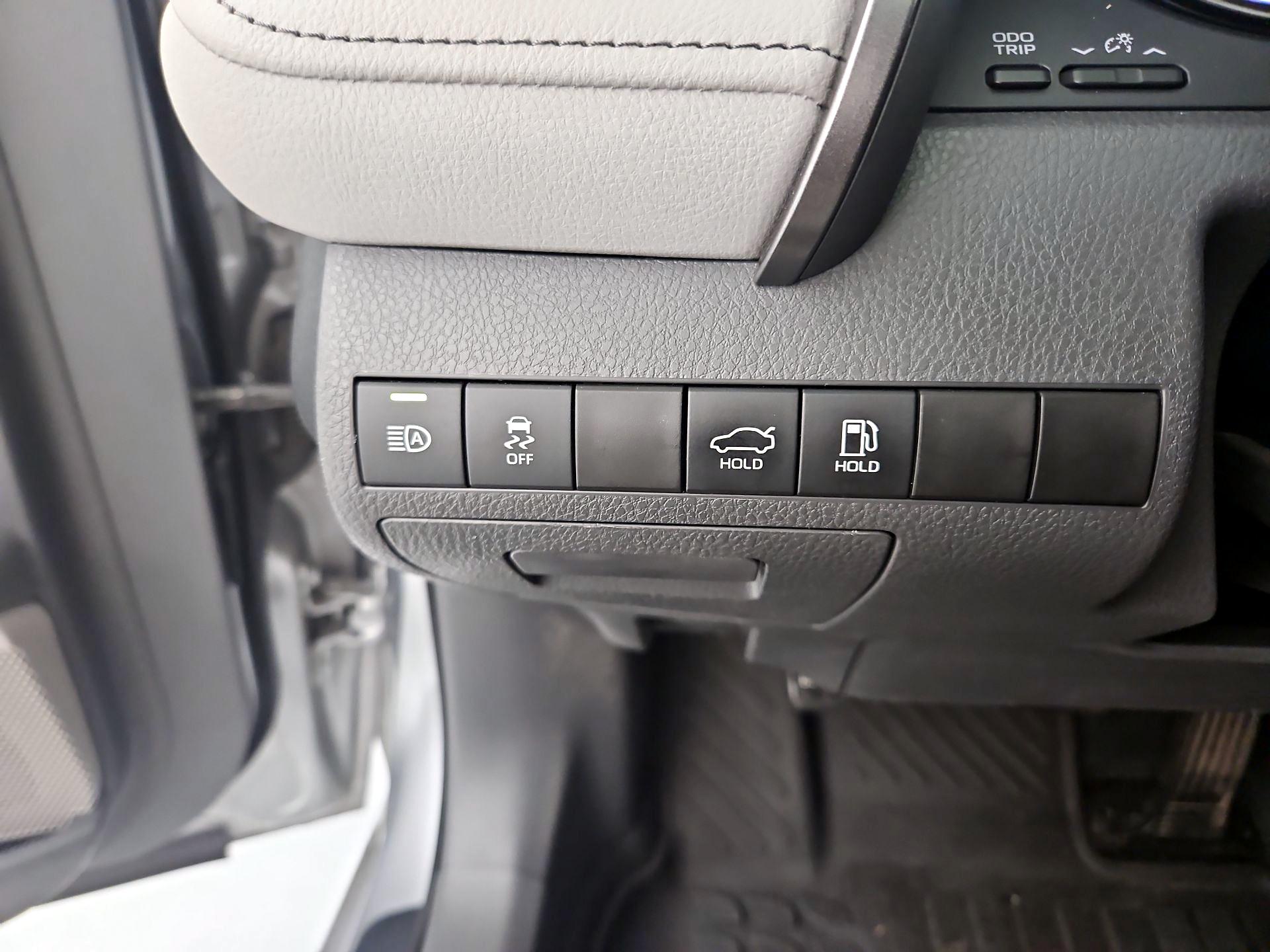 Thumbnail: 2022 Toyota Camry - 13