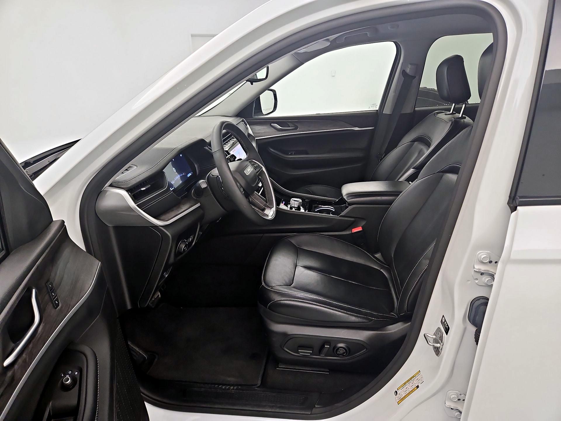 Thumbnail: 2023 Jeep Grand Cherokee - 11