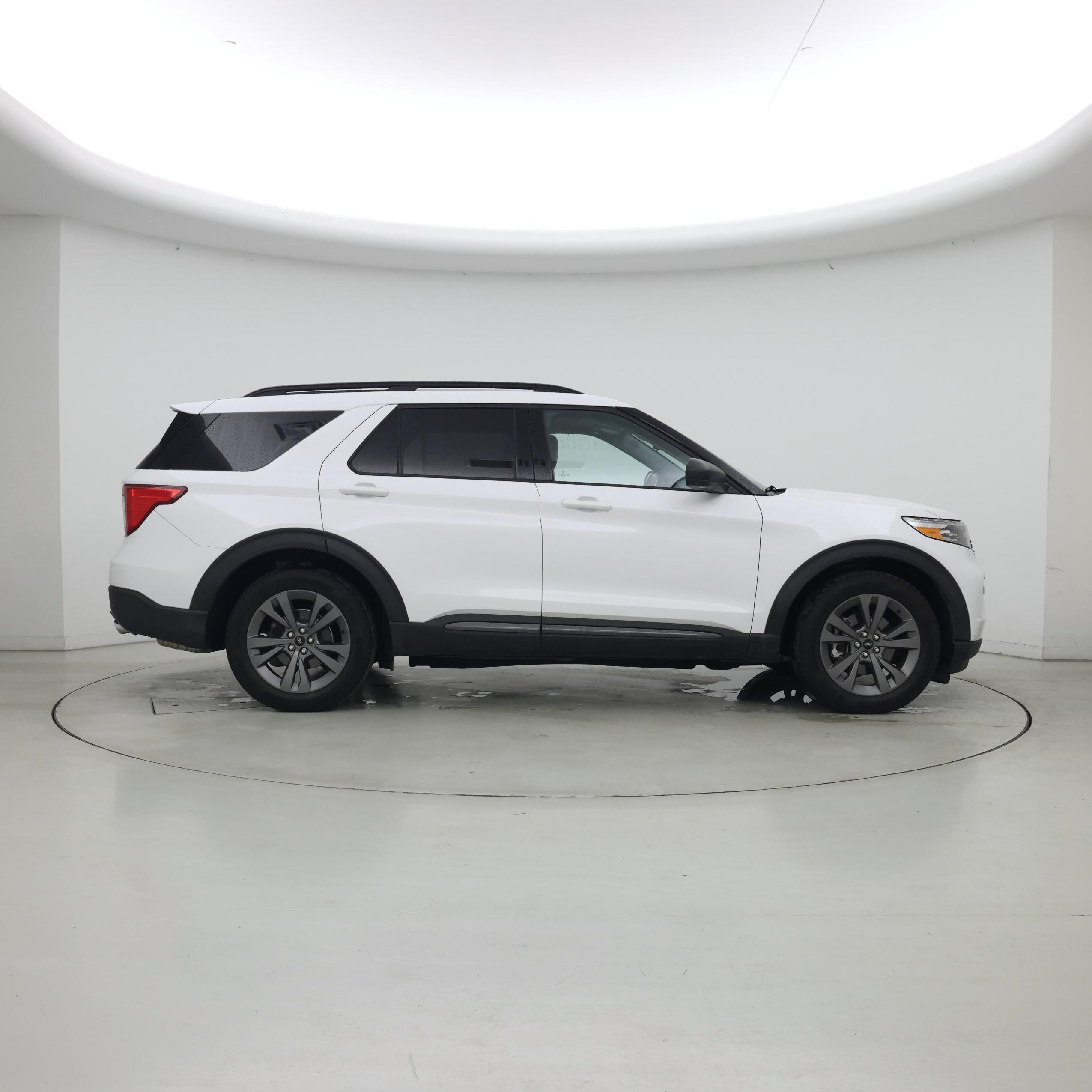 Thumbnail: 2021 Ford Explorer - 7