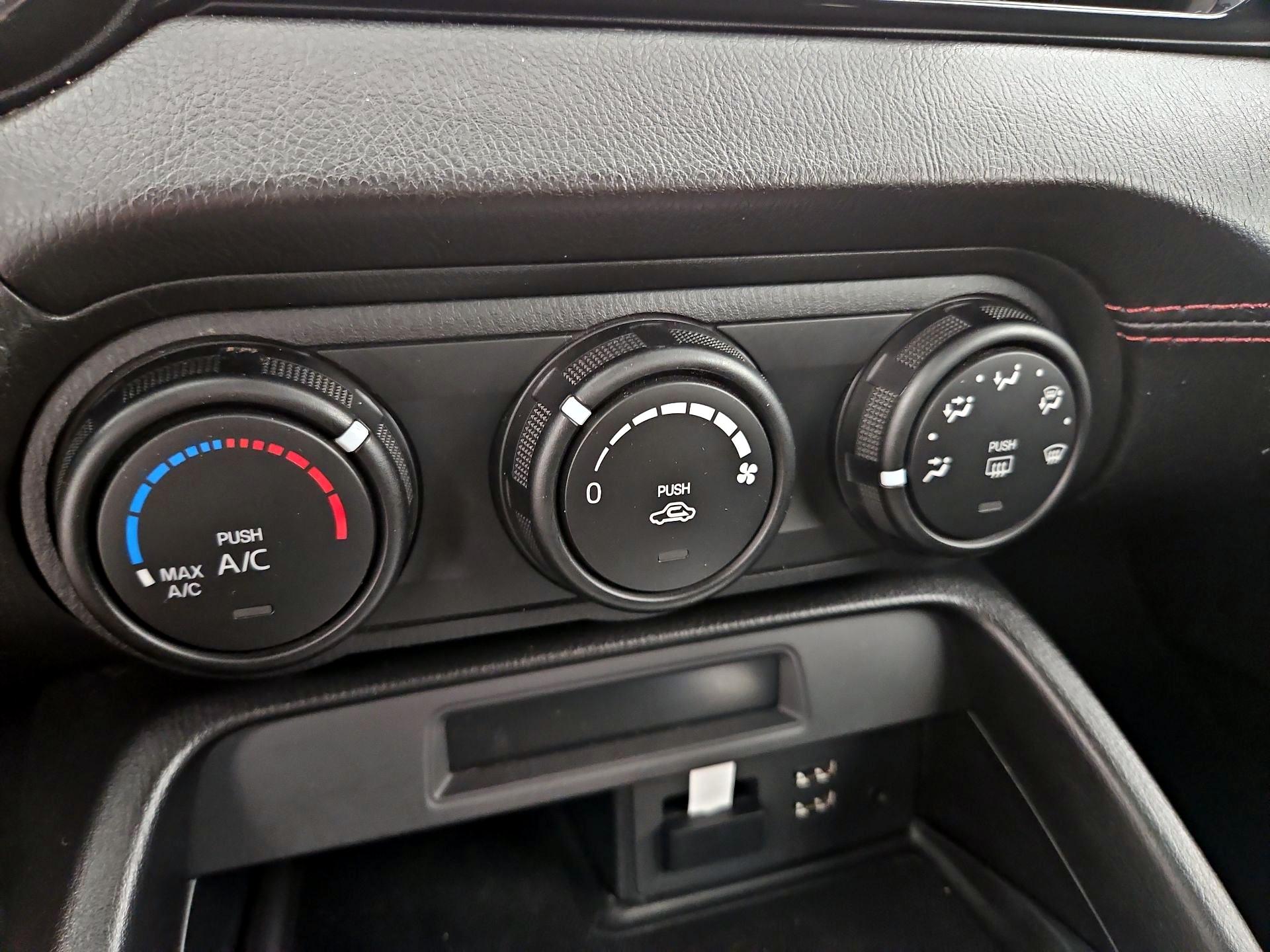 Thumbnail: 2016 Mazda MX-5 Miata - 15