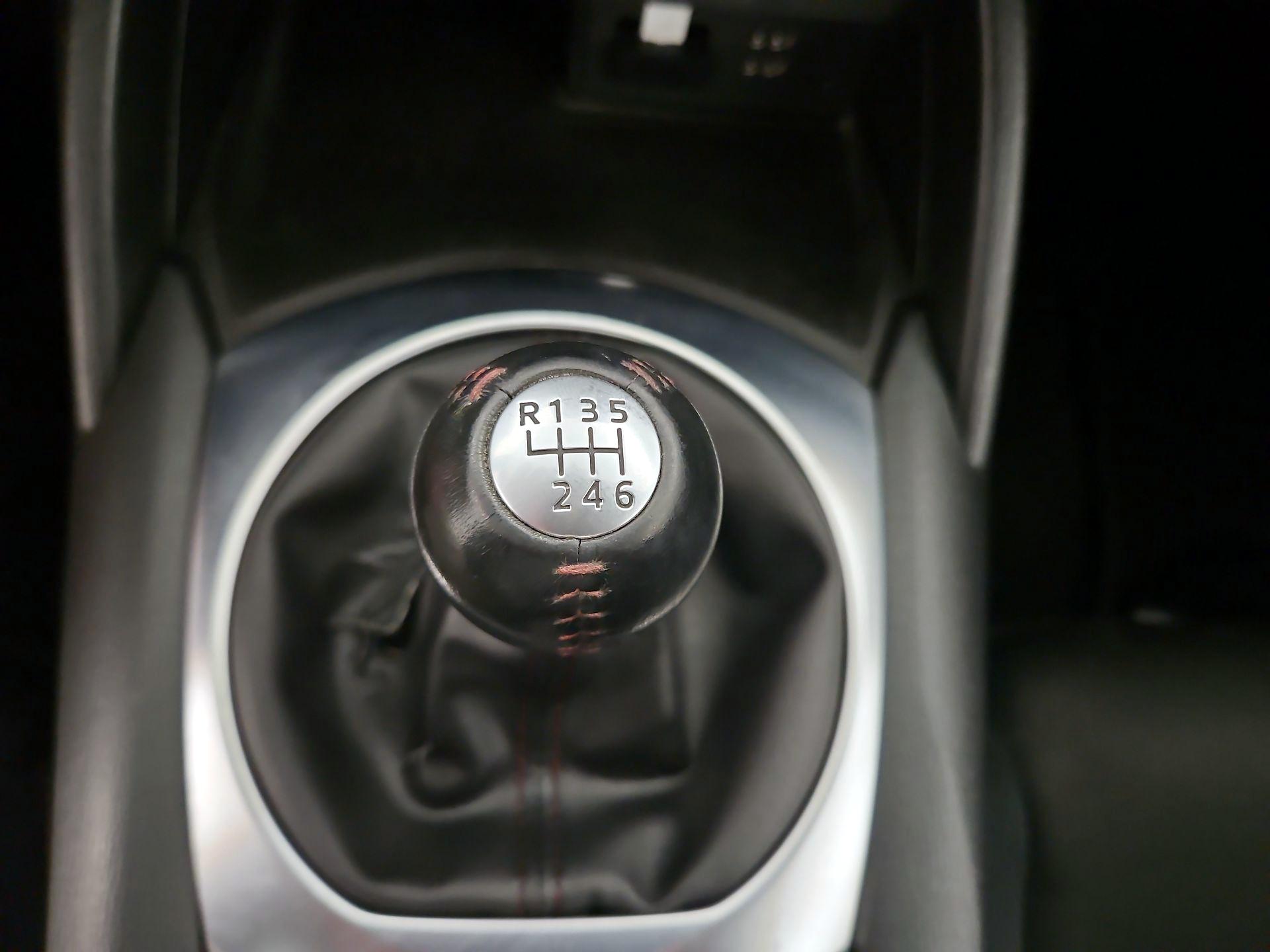 Thumbnail: 2016 Mazda MX-5 Miata - 16