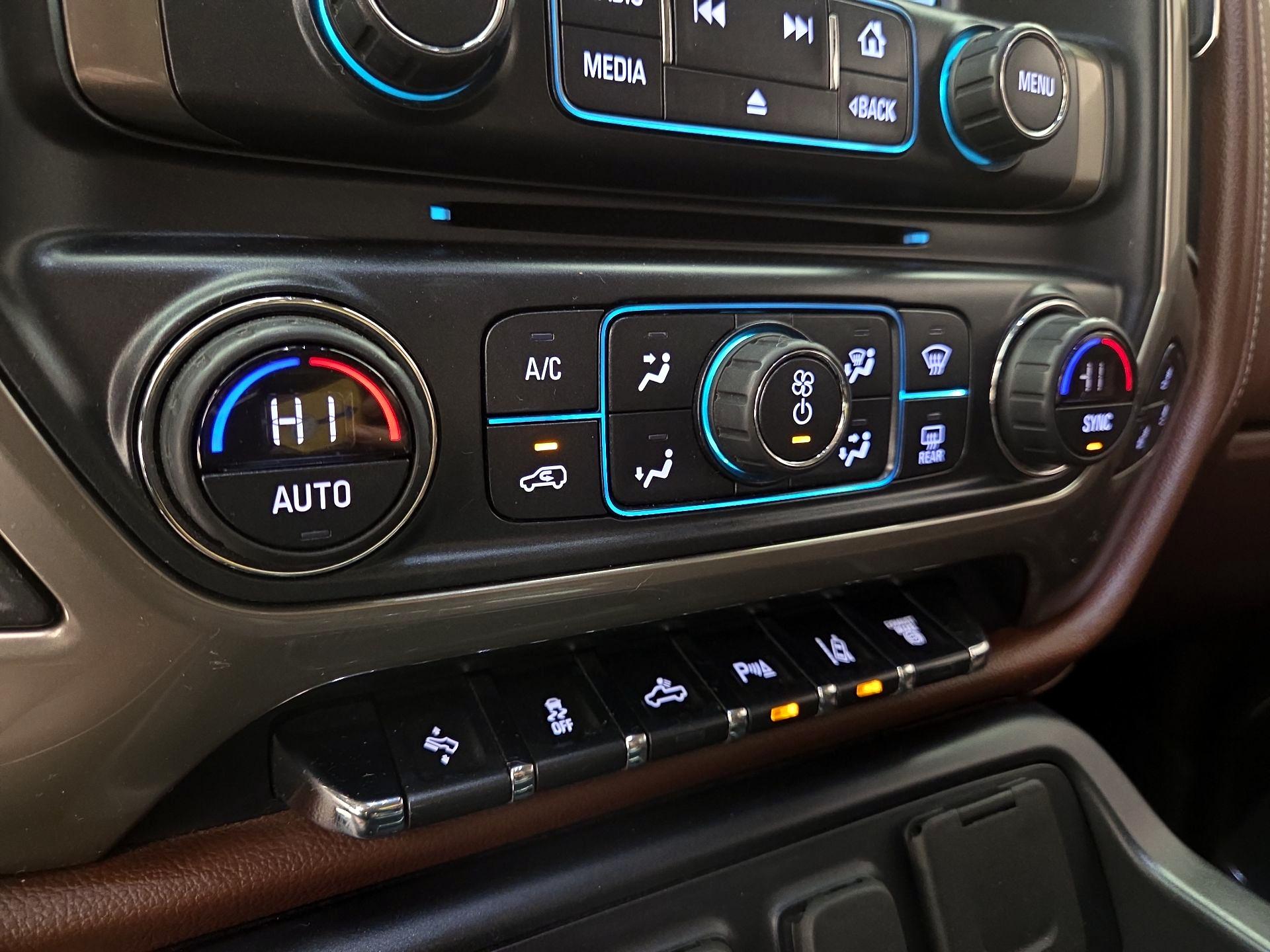Thumbnail: 2019 Chevrolet Silverado 3500 - 17