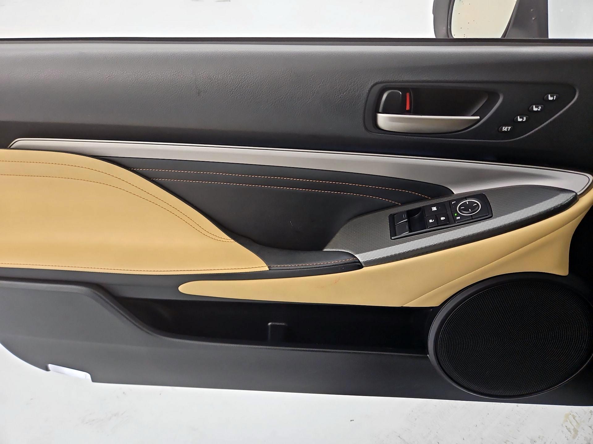 Thumbnail: 2017 Lexus RC - 12