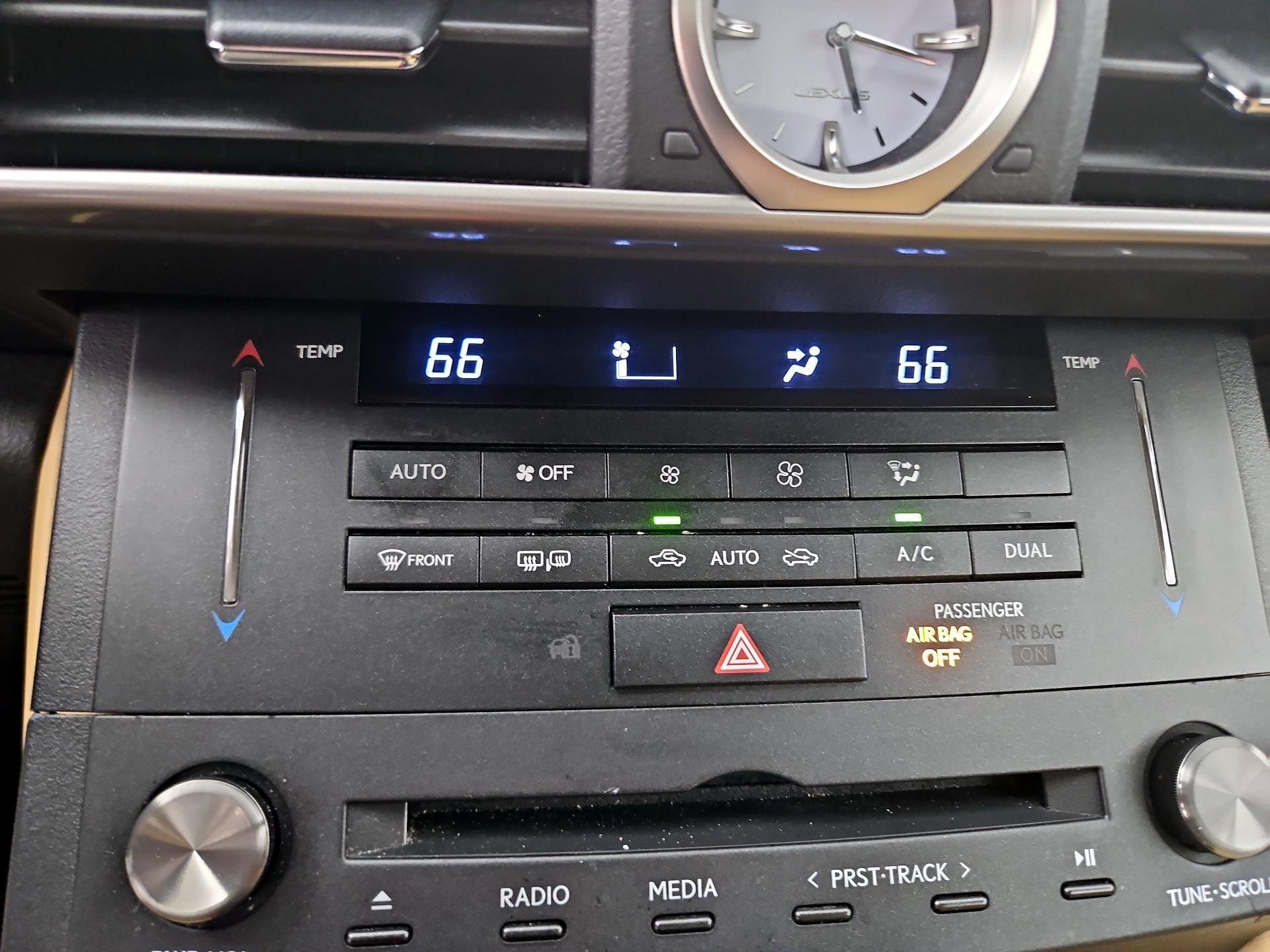 Thumbnail: 2017 Lexus RC - 17