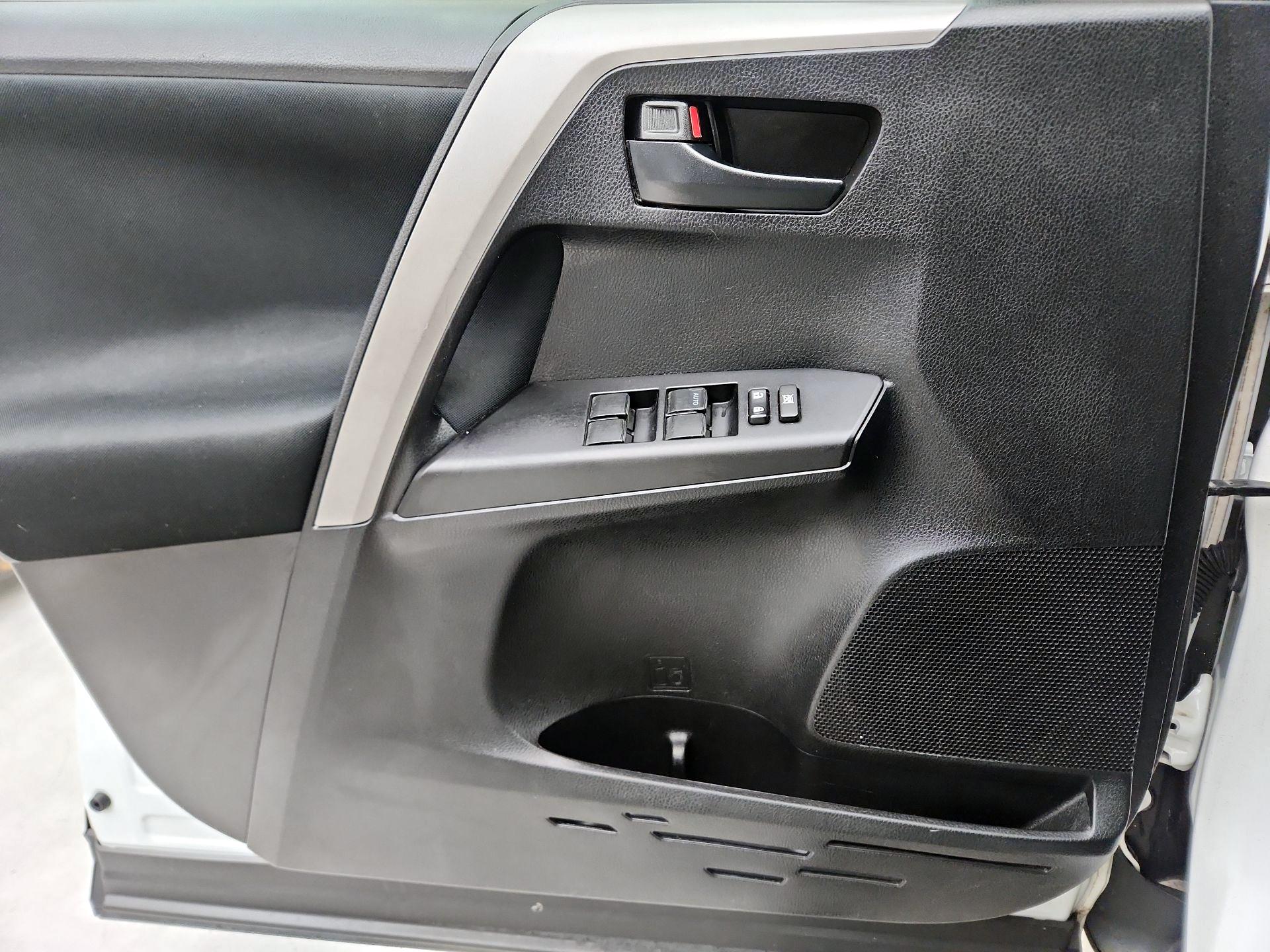 Thumbnail: 2017 Toyota RAV4 - 12