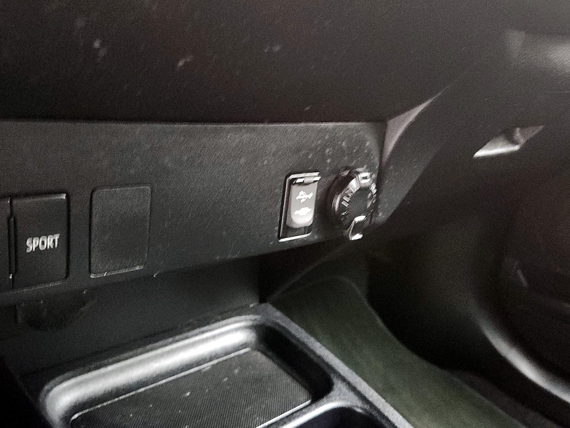 Thumbnail: 2017 Toyota RAV4 - 18