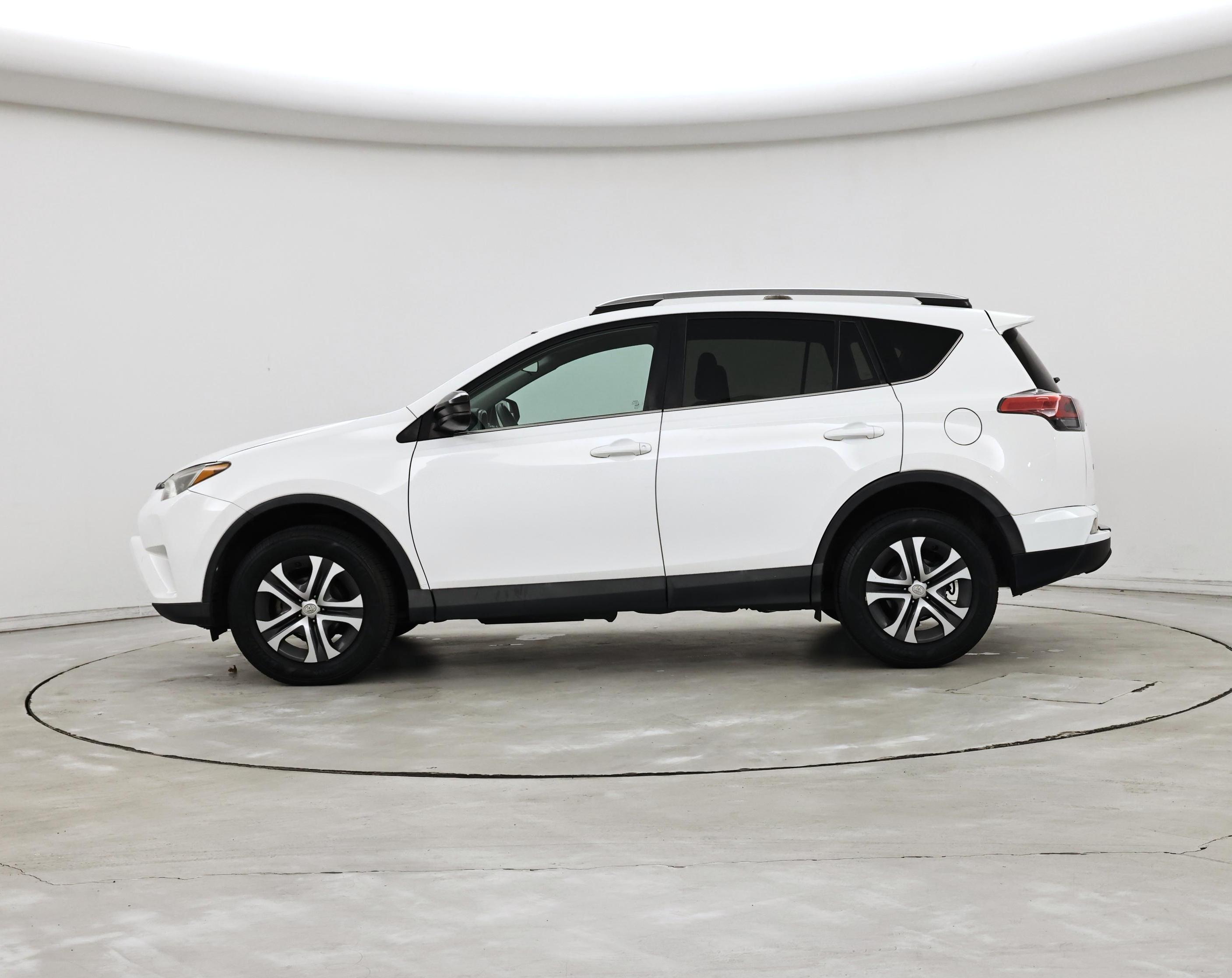 Thumbnail: 2017 Toyota RAV4 - 3