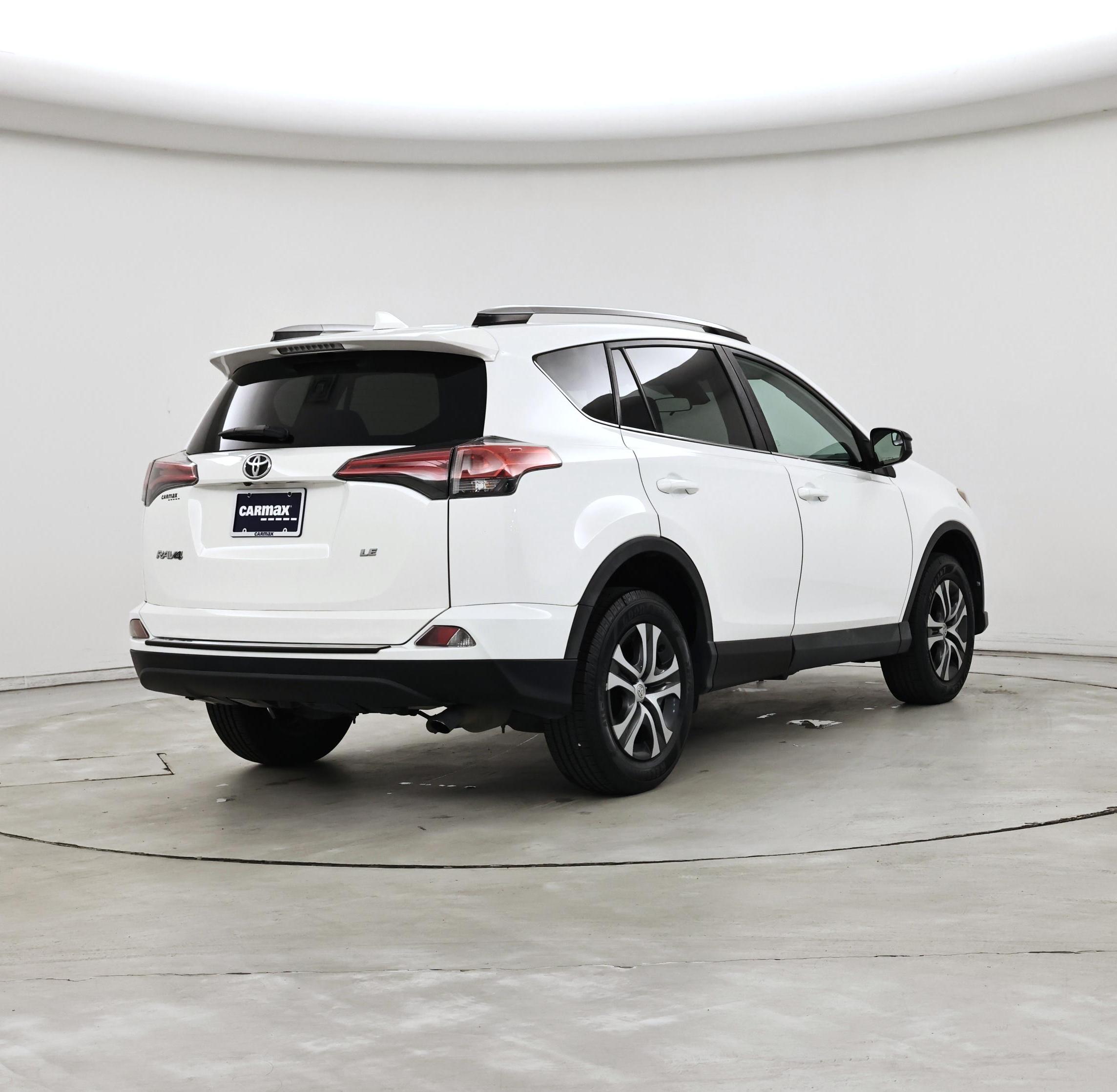 Thumbnail: 2017 Toyota RAV4 - 8