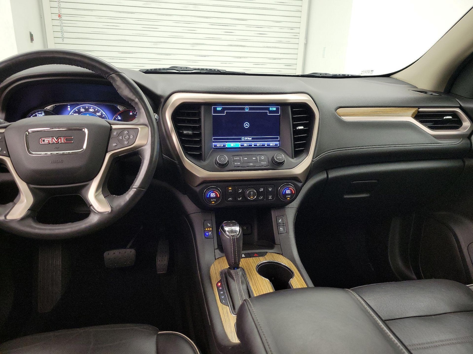 2018 GMC Acadia Denali - Photo 10