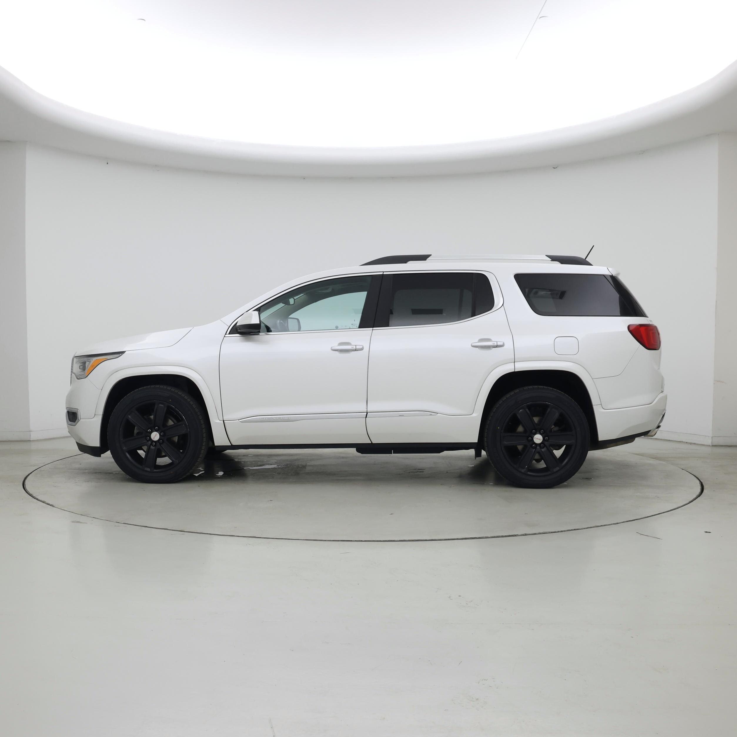 Thumbnail: 2018 GMC Acadia - 3