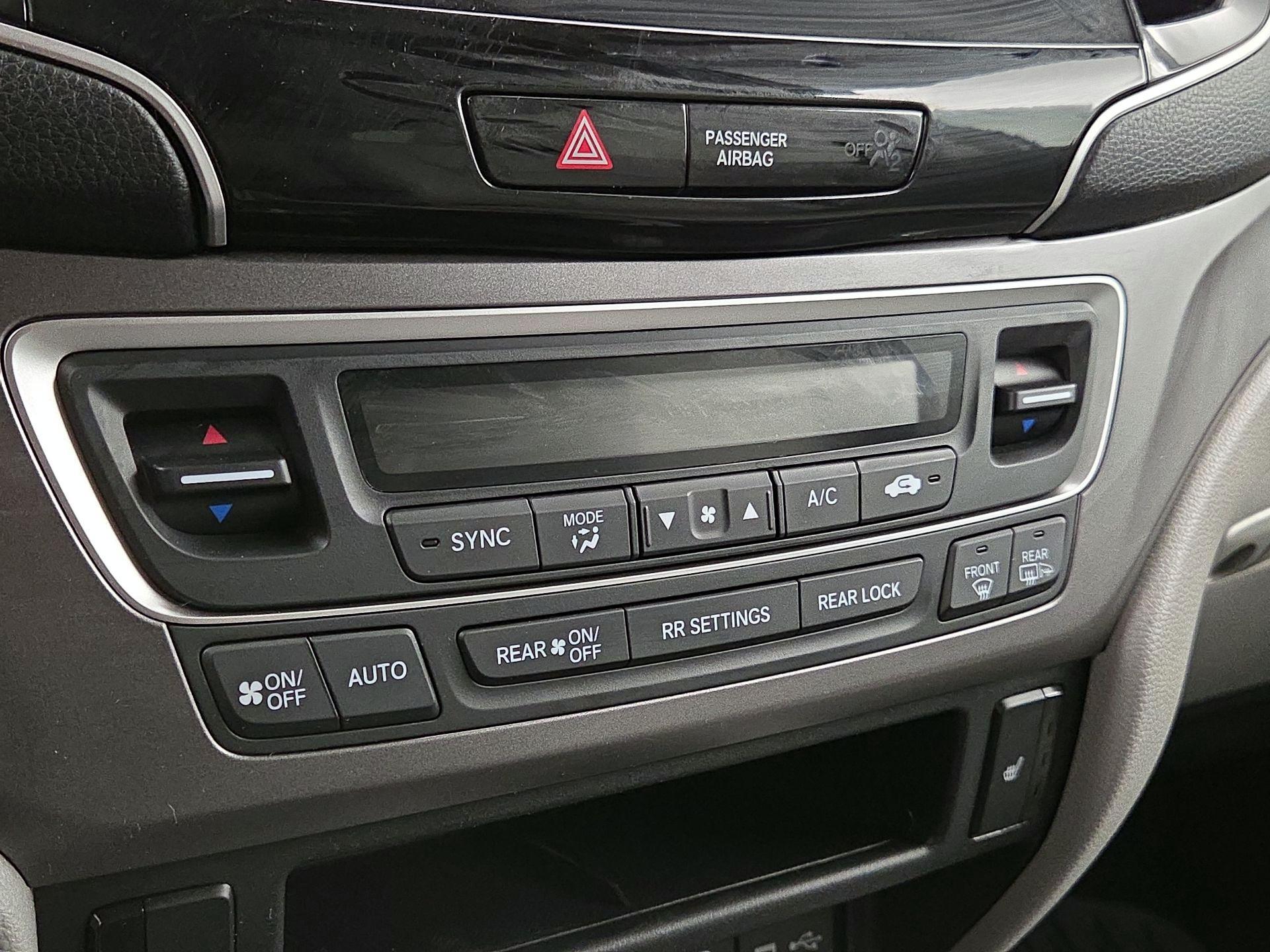 Thumbnail: 2019 Honda Pilot - 16