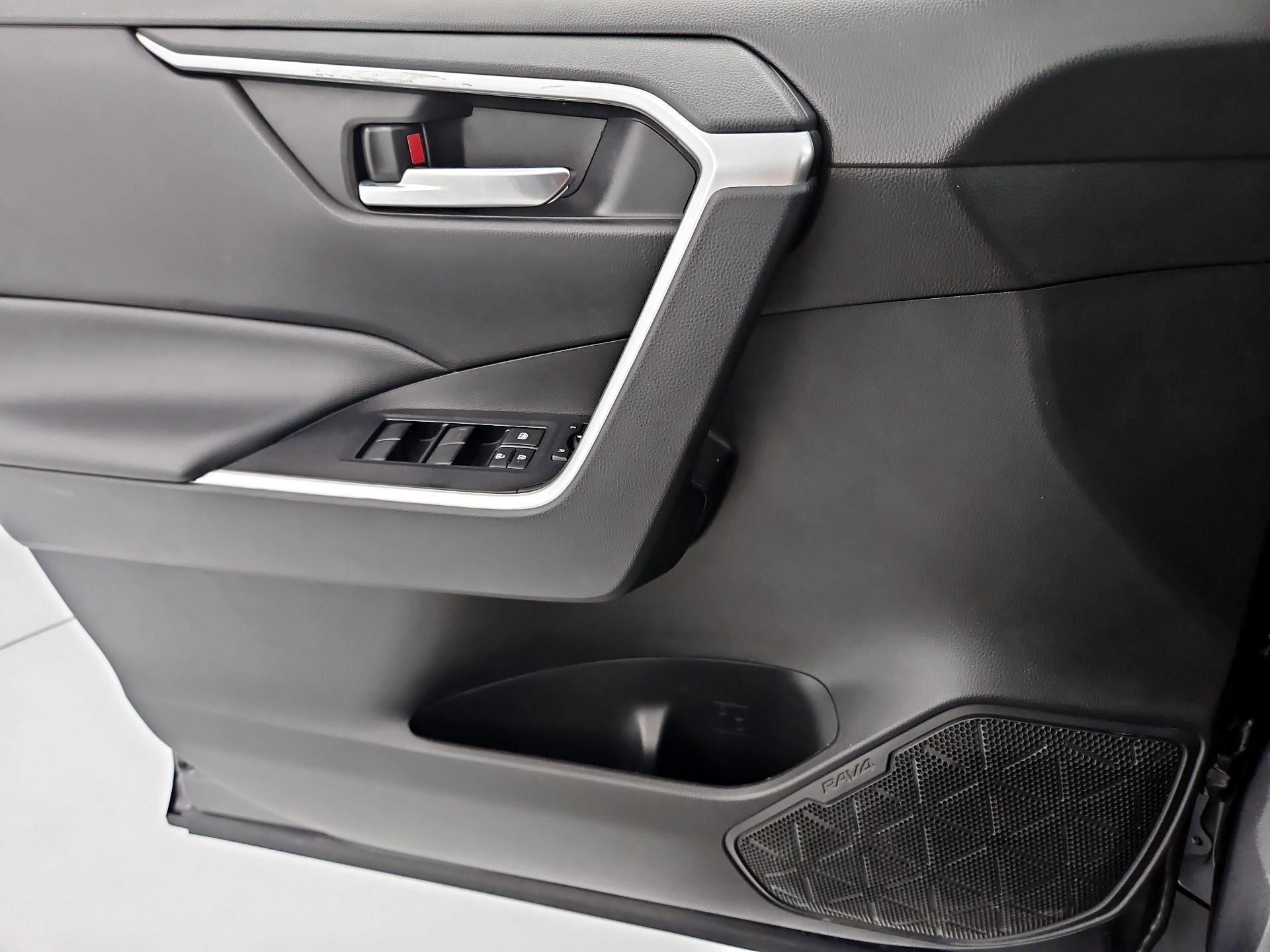 Thumbnail: 2021 Toyota RAV4 - 12