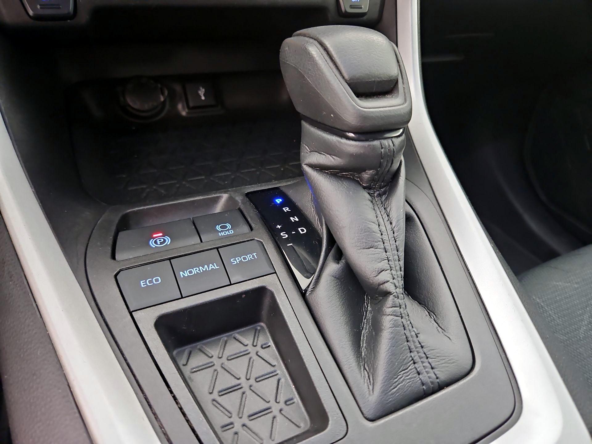 Thumbnail: 2021 Toyota RAV4 - 17