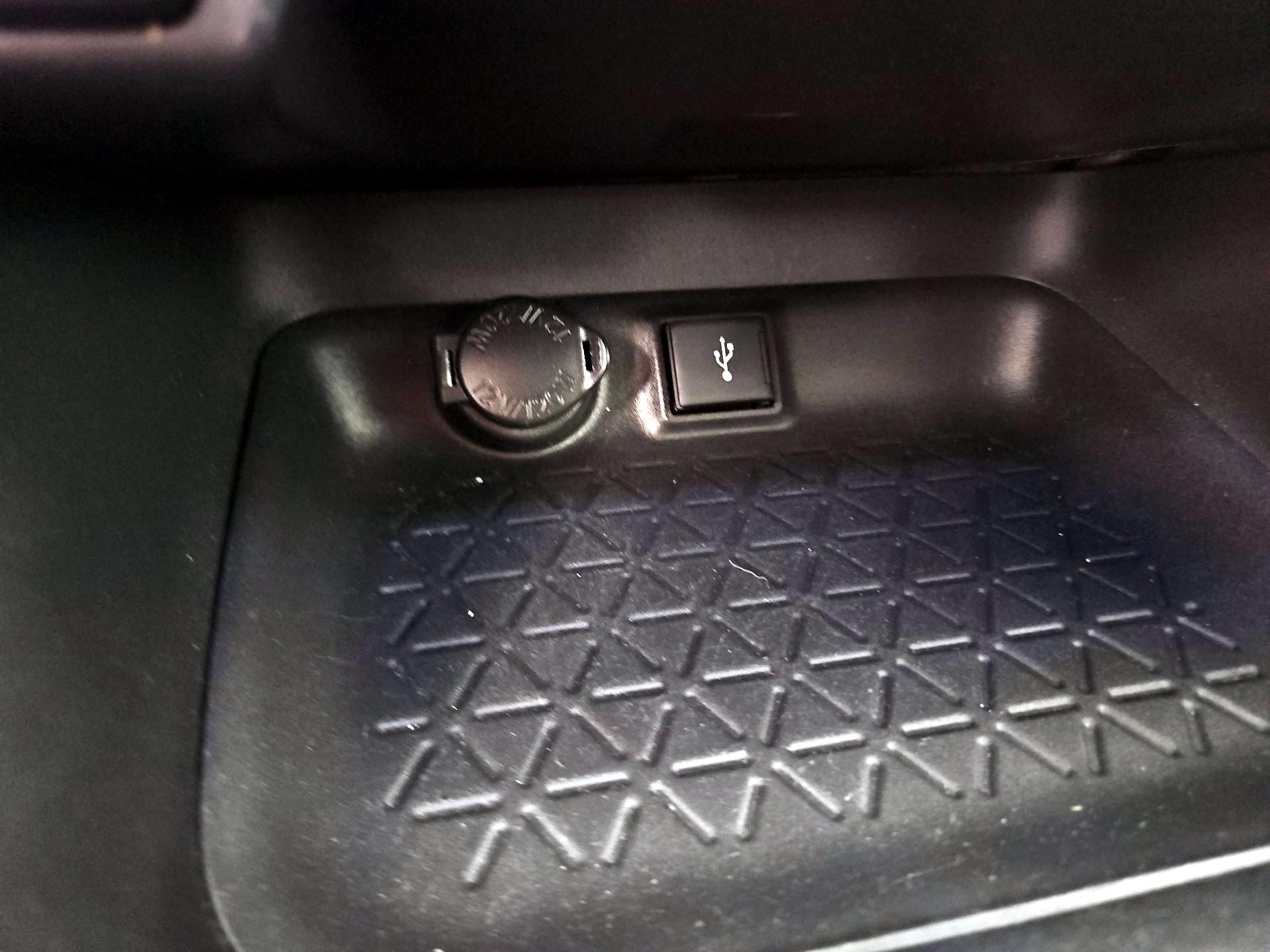 Thumbnail: 2021 Toyota RAV4 - 18