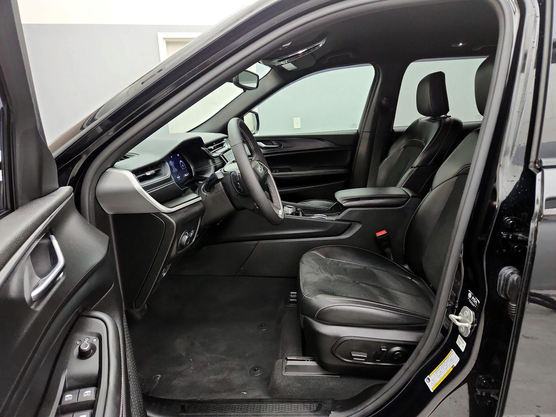 Thumbnail: 2024 Jeep Grand Cherokee - 11