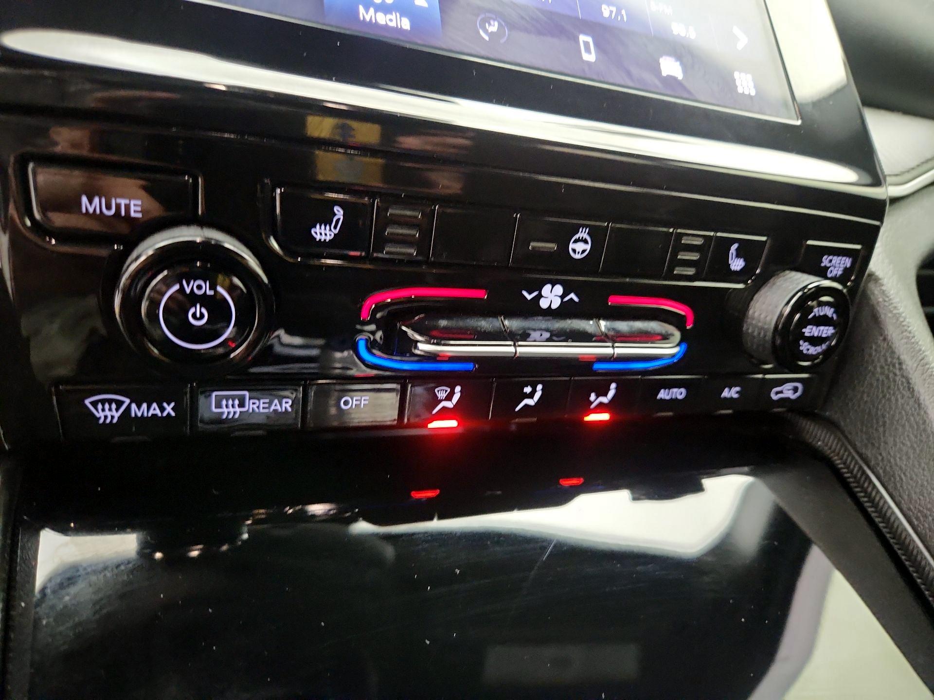 Thumbnail: 2024 Jeep Grand Cherokee - 16