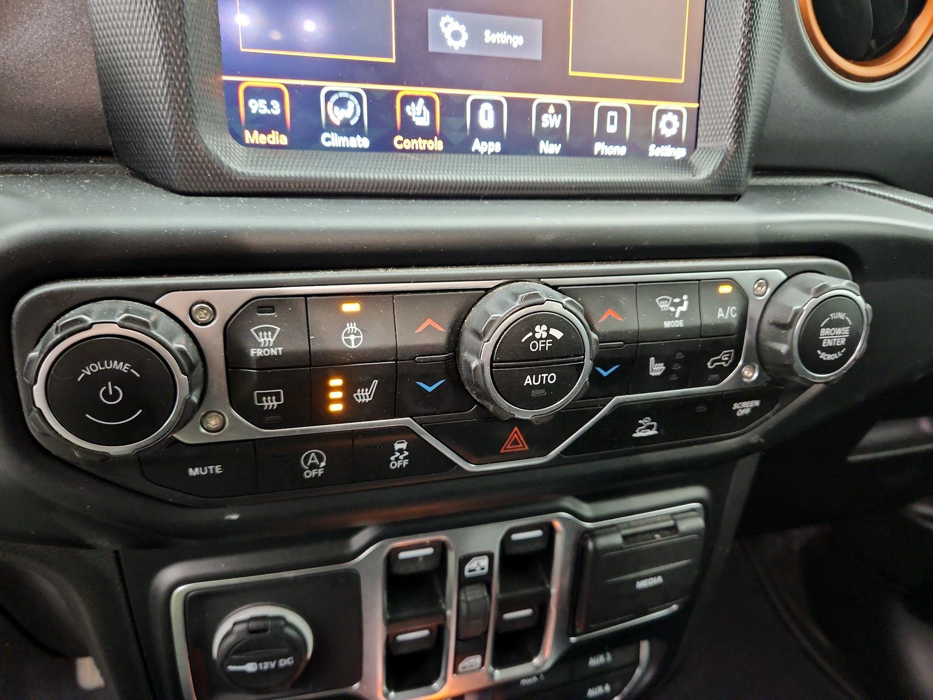 Thumbnail: 2023 Jeep Gladiator - 17