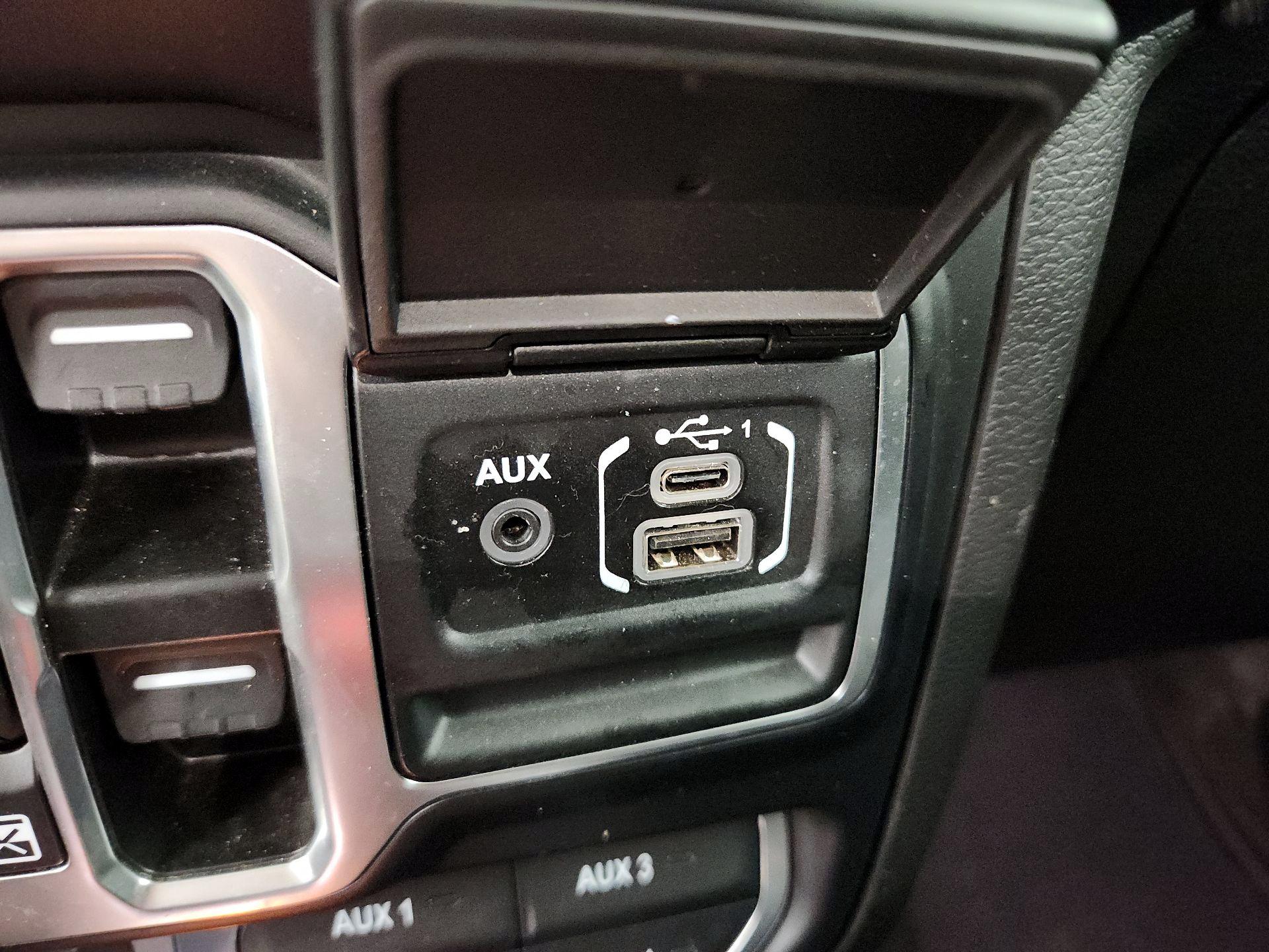 Thumbnail: 2023 Jeep Gladiator - 19