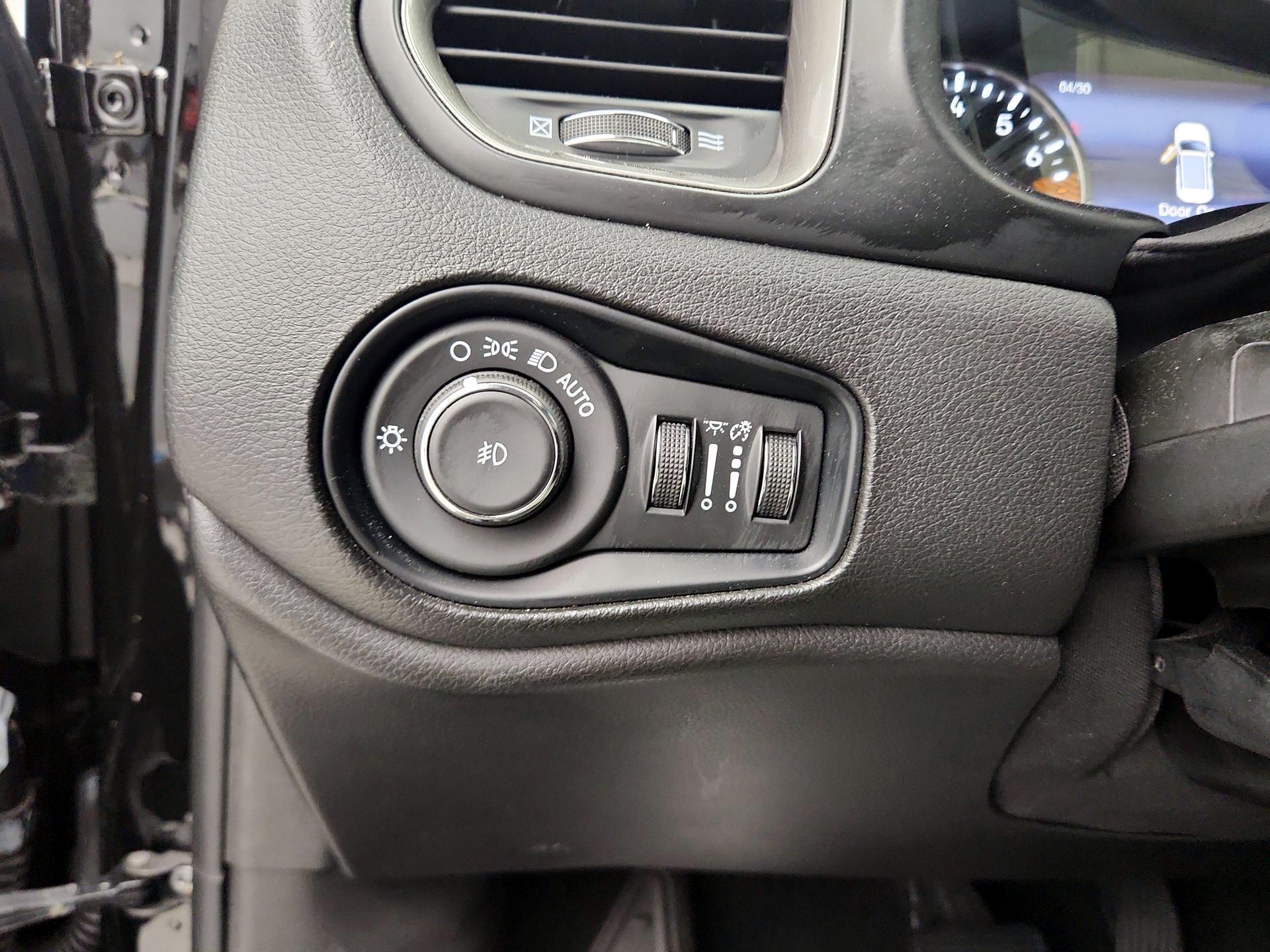 Thumbnail: 2022 Jeep Renegade - 13