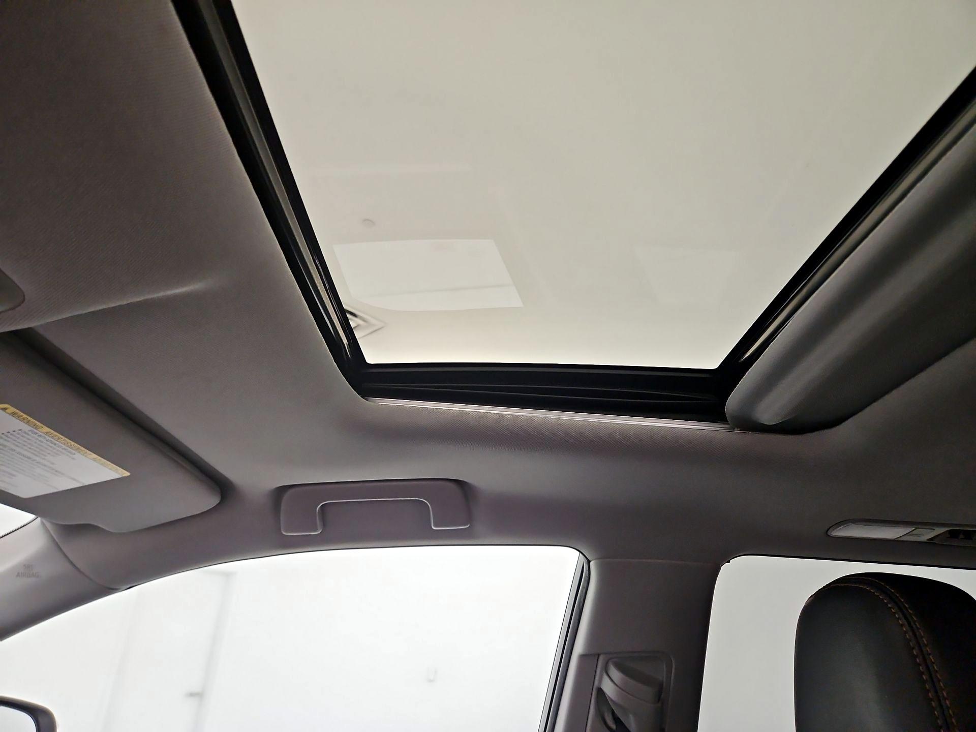 Thumbnail: 2019 Toyota Highlander - 20