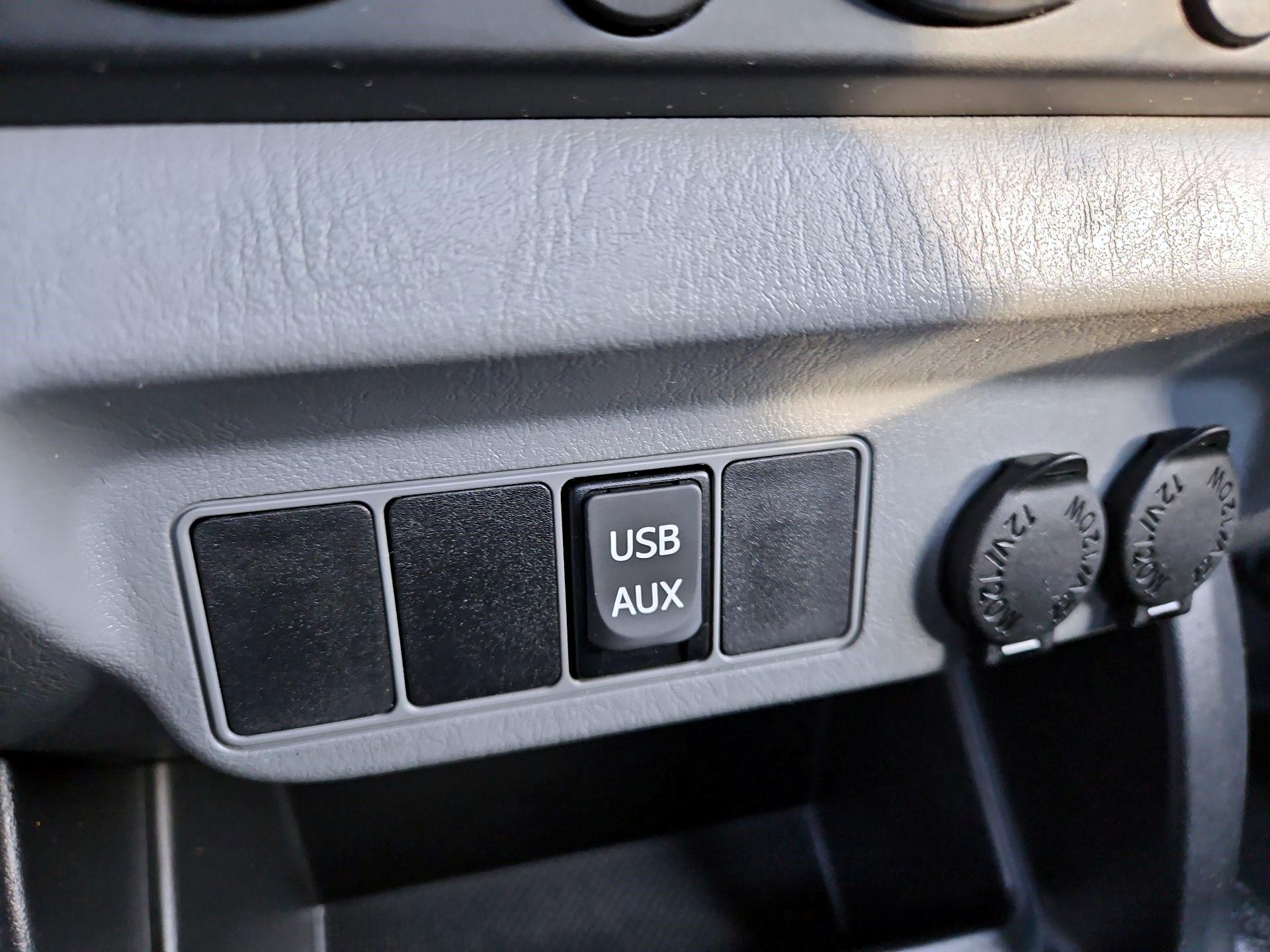 Thumbnail: 2014 Toyota Tacoma - 15