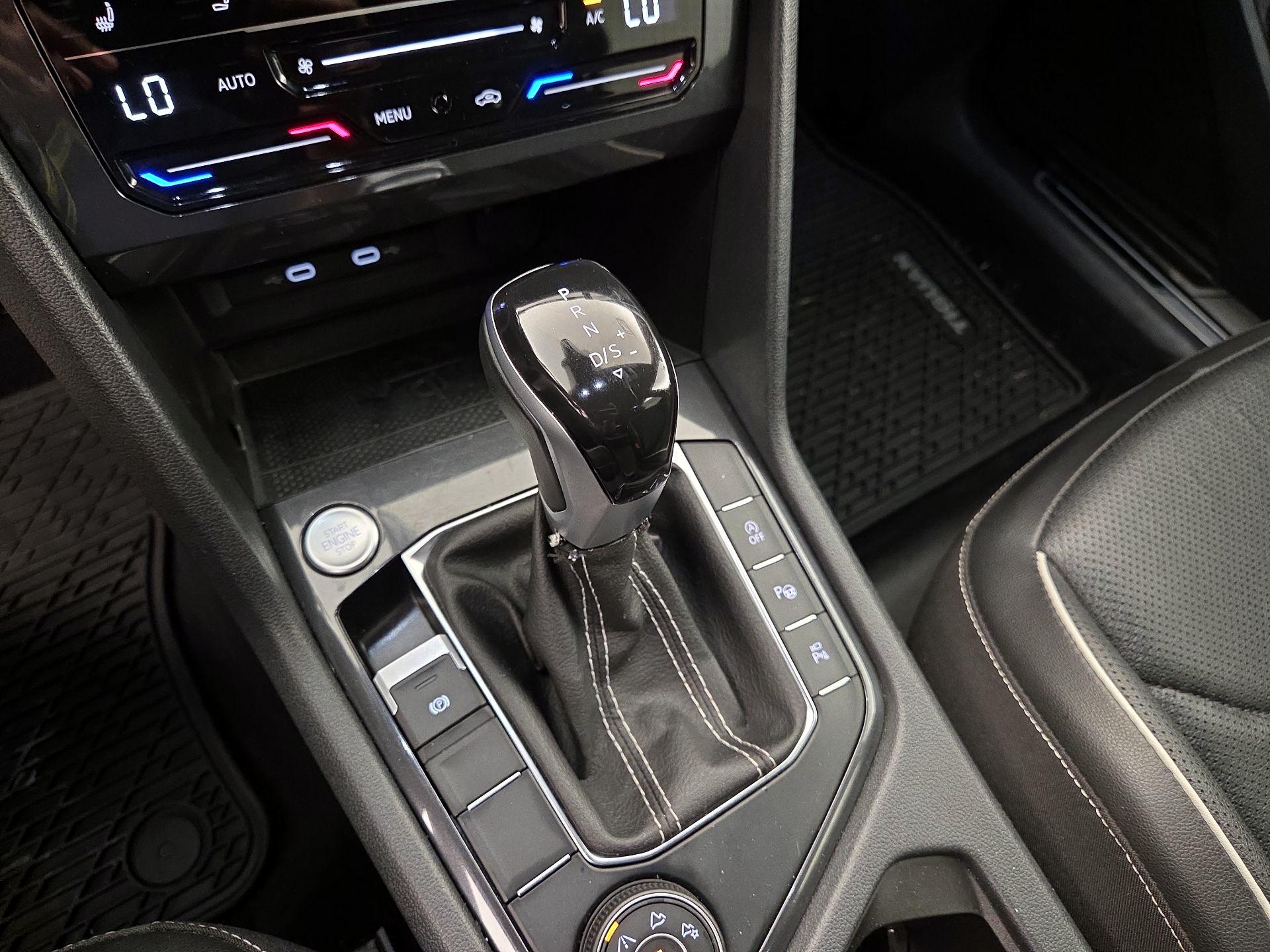 Thumbnail: 2022 Volkswagen Tiguan - 17