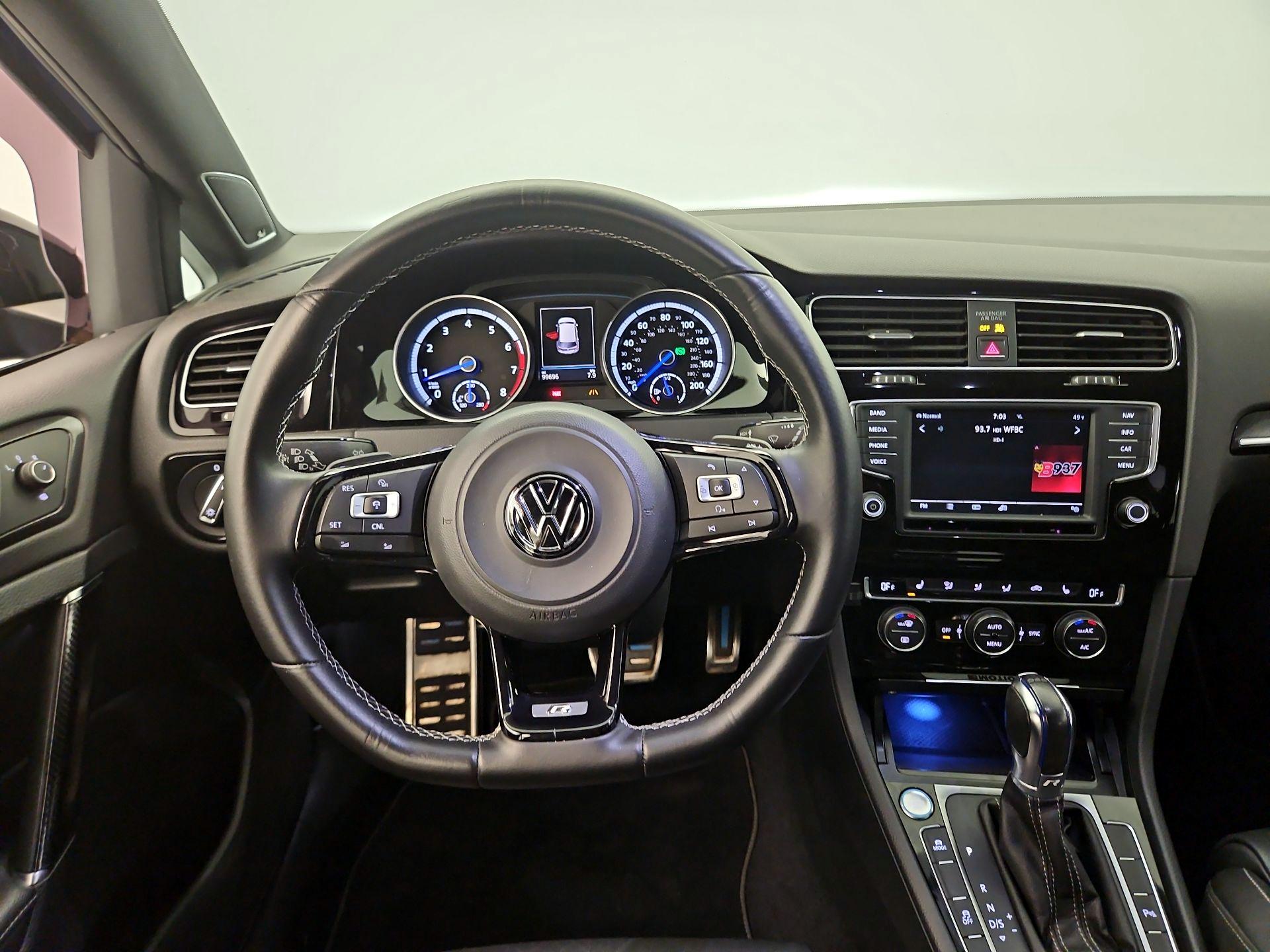 Thumbnail: 2017 Volkswagen Golf - 10