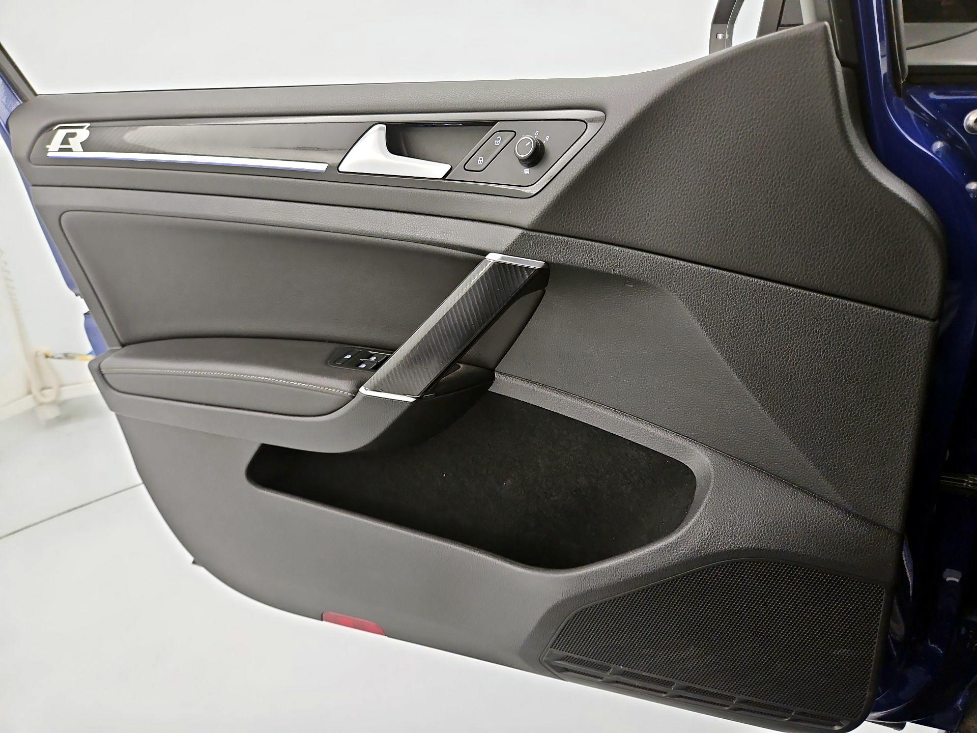 Thumbnail: 2017 Volkswagen Golf - 12