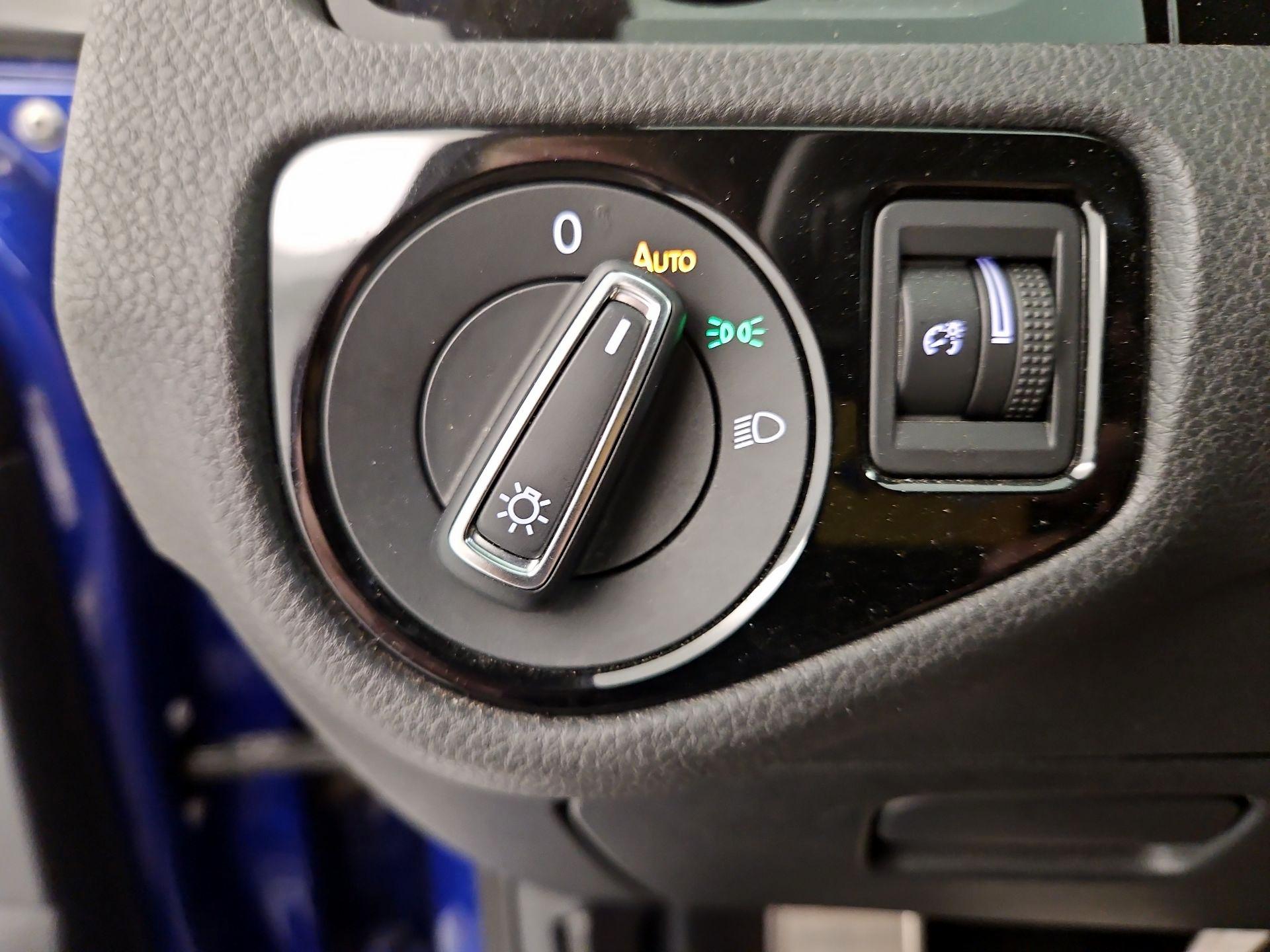 Thumbnail: 2017 Volkswagen Golf - 13