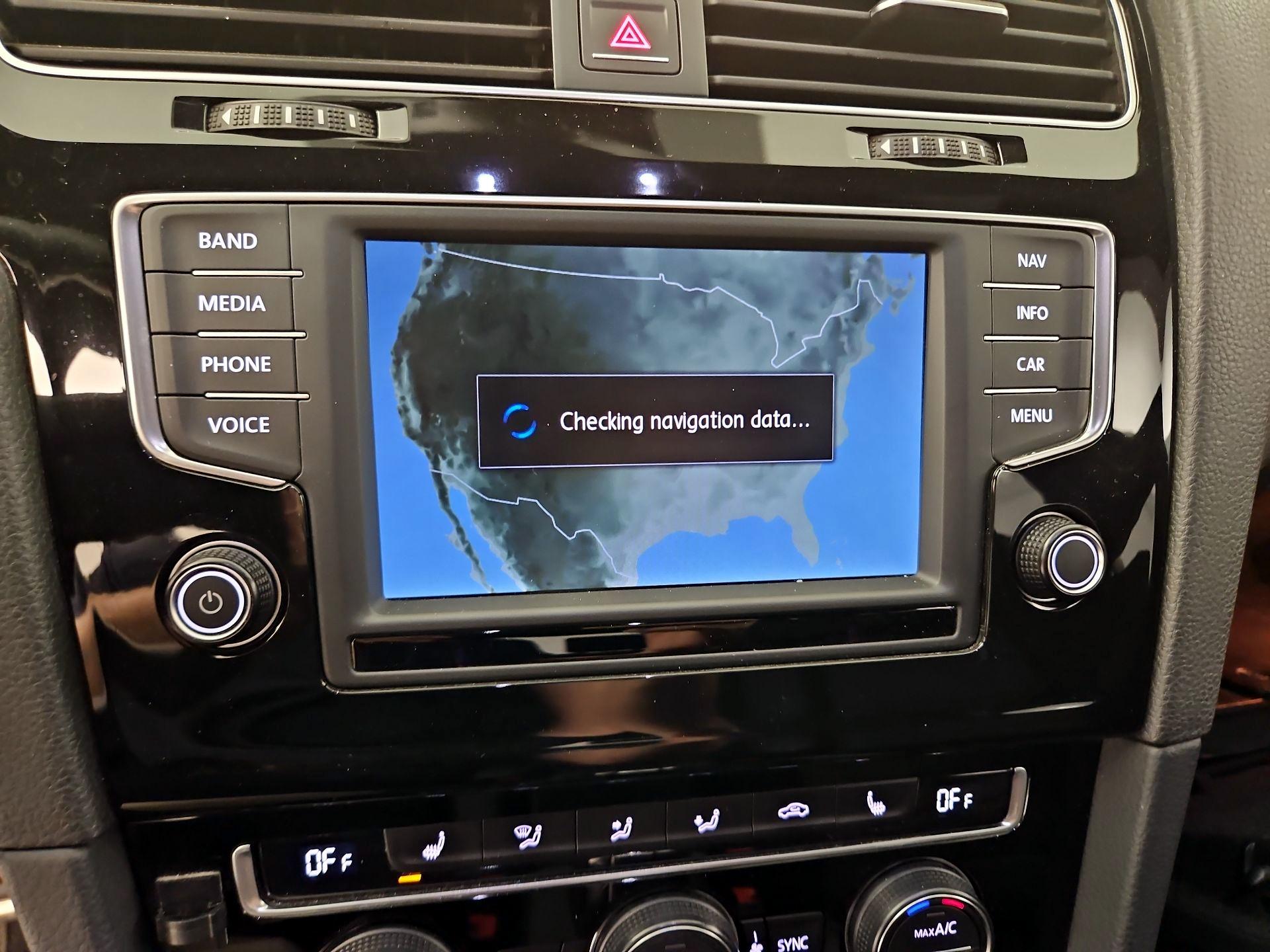 Thumbnail: 2017 Volkswagen Golf - 14