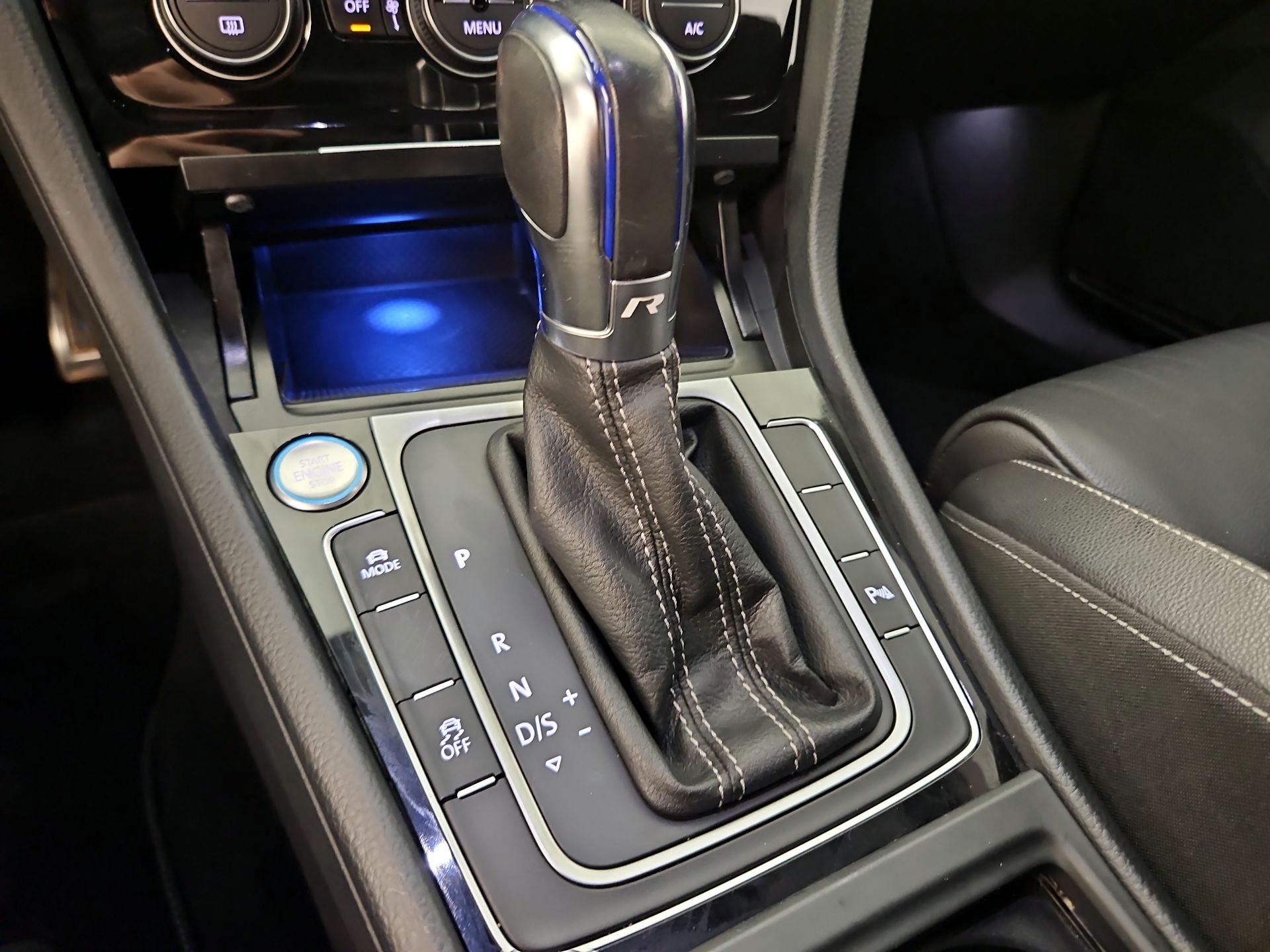 Thumbnail: 2017 Volkswagen Golf - 18