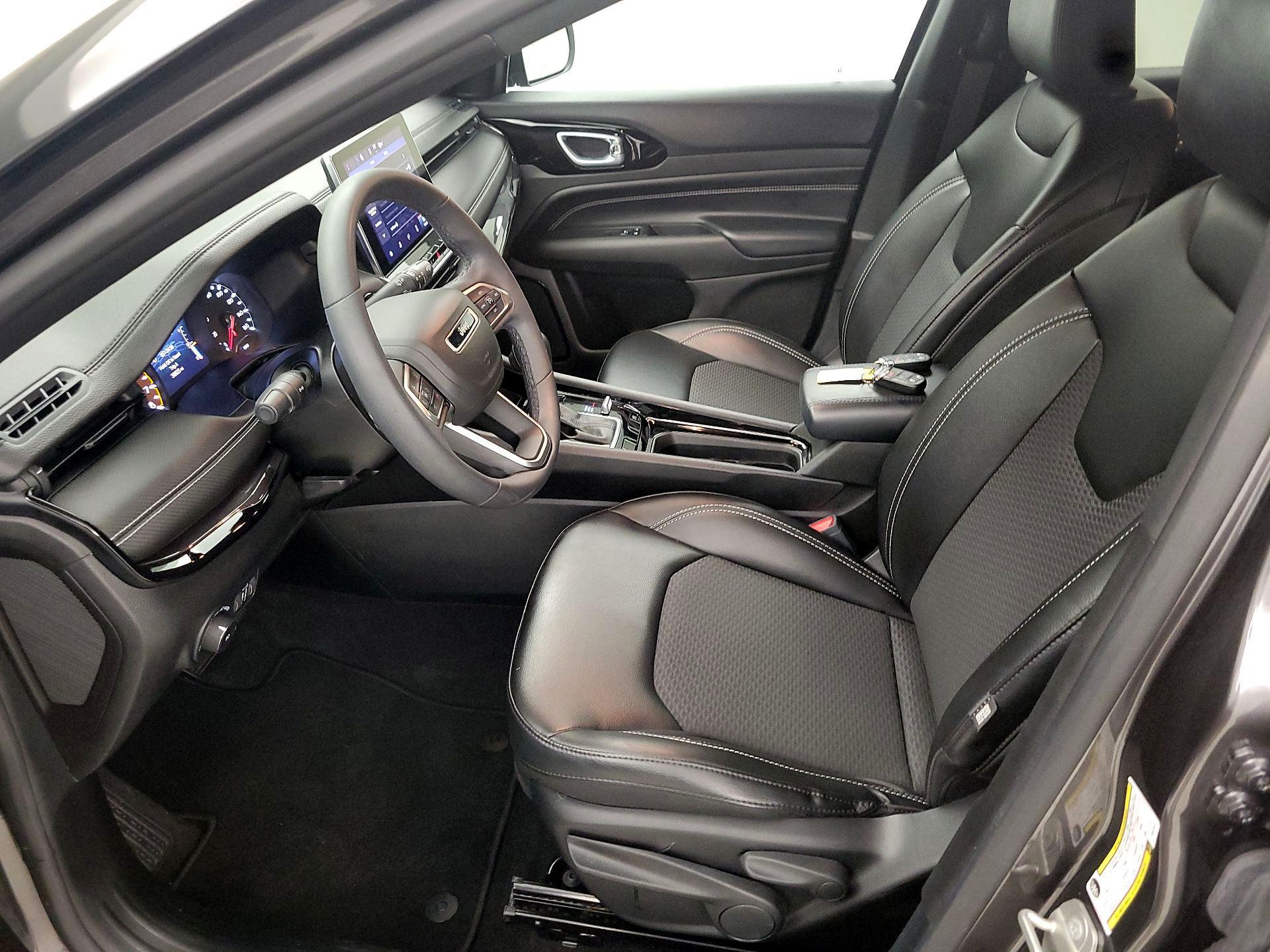 Thumbnail: 2023 Jeep Compass - 11