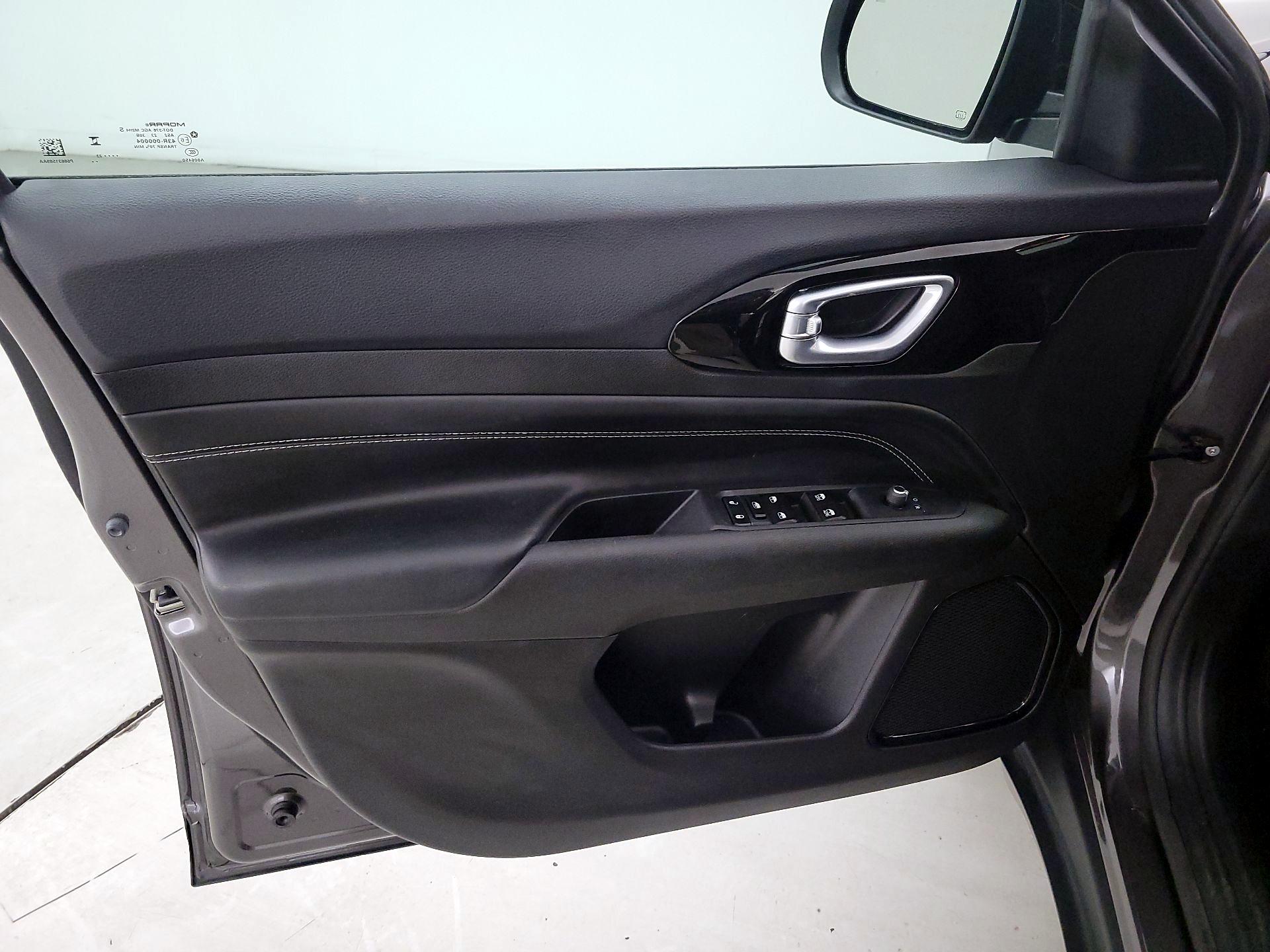 Thumbnail: 2023 Jeep Compass - 12