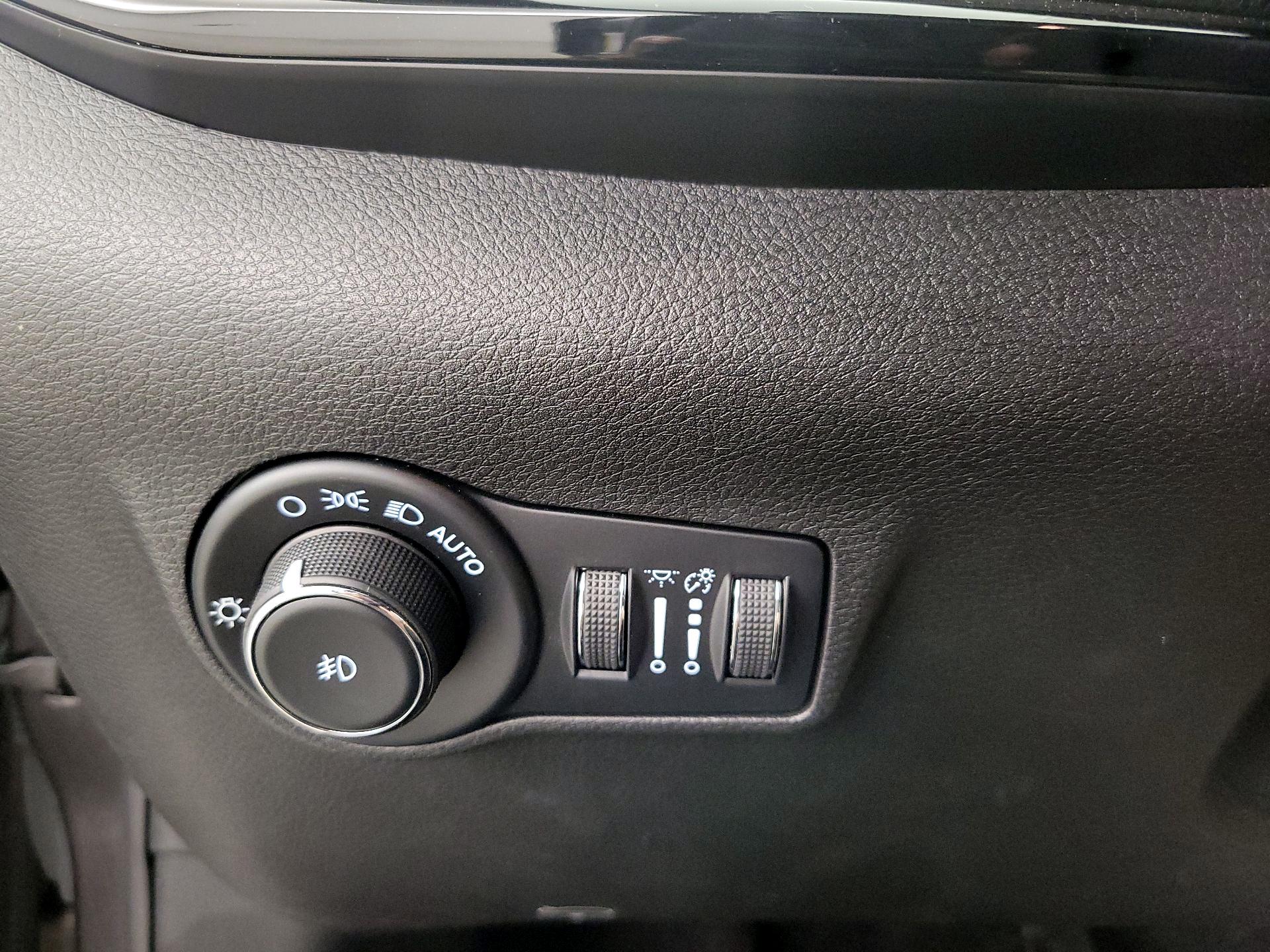 Thumbnail: 2023 Jeep Compass - 13