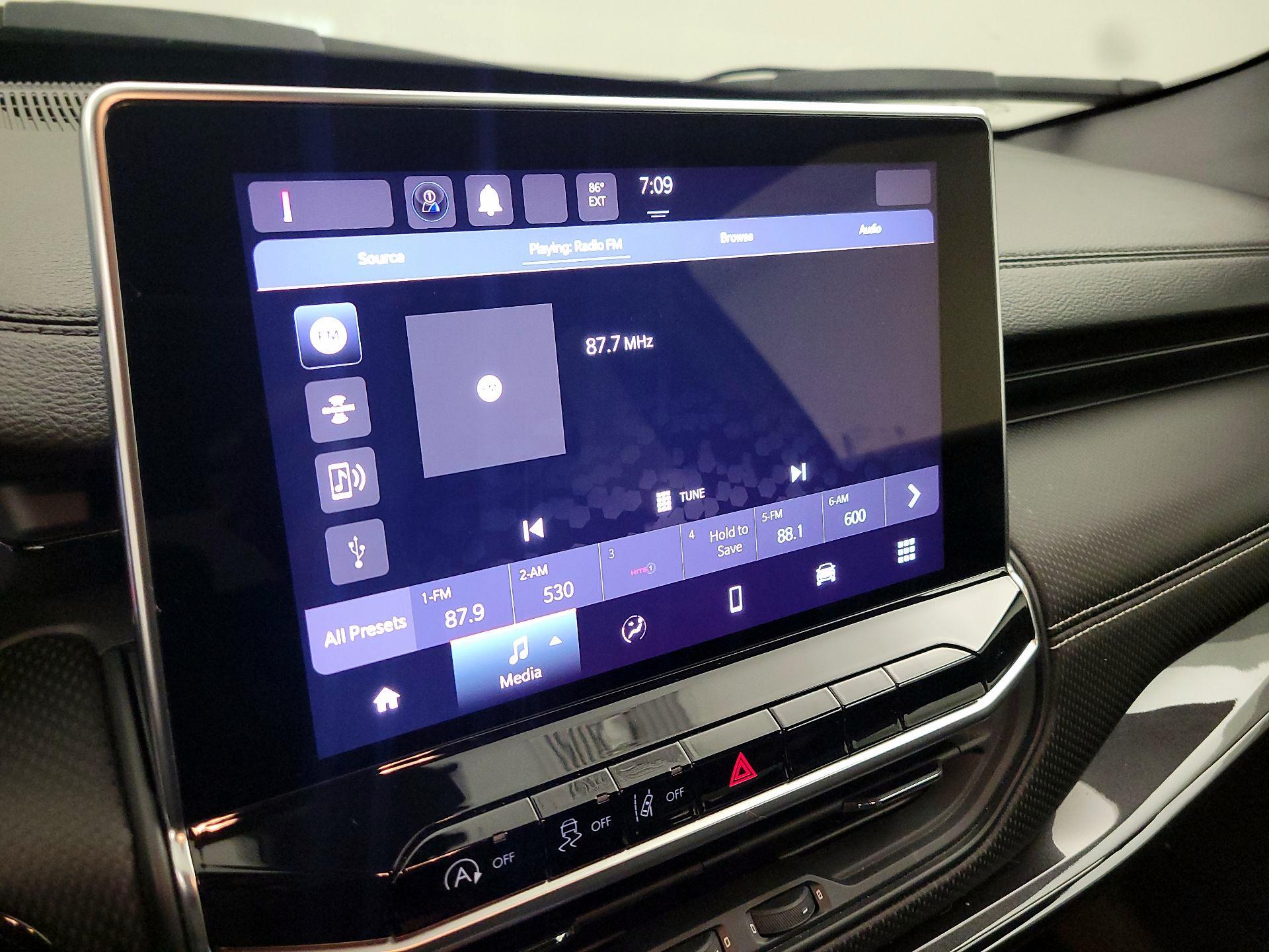 Thumbnail: 2023 Jeep Compass - 15