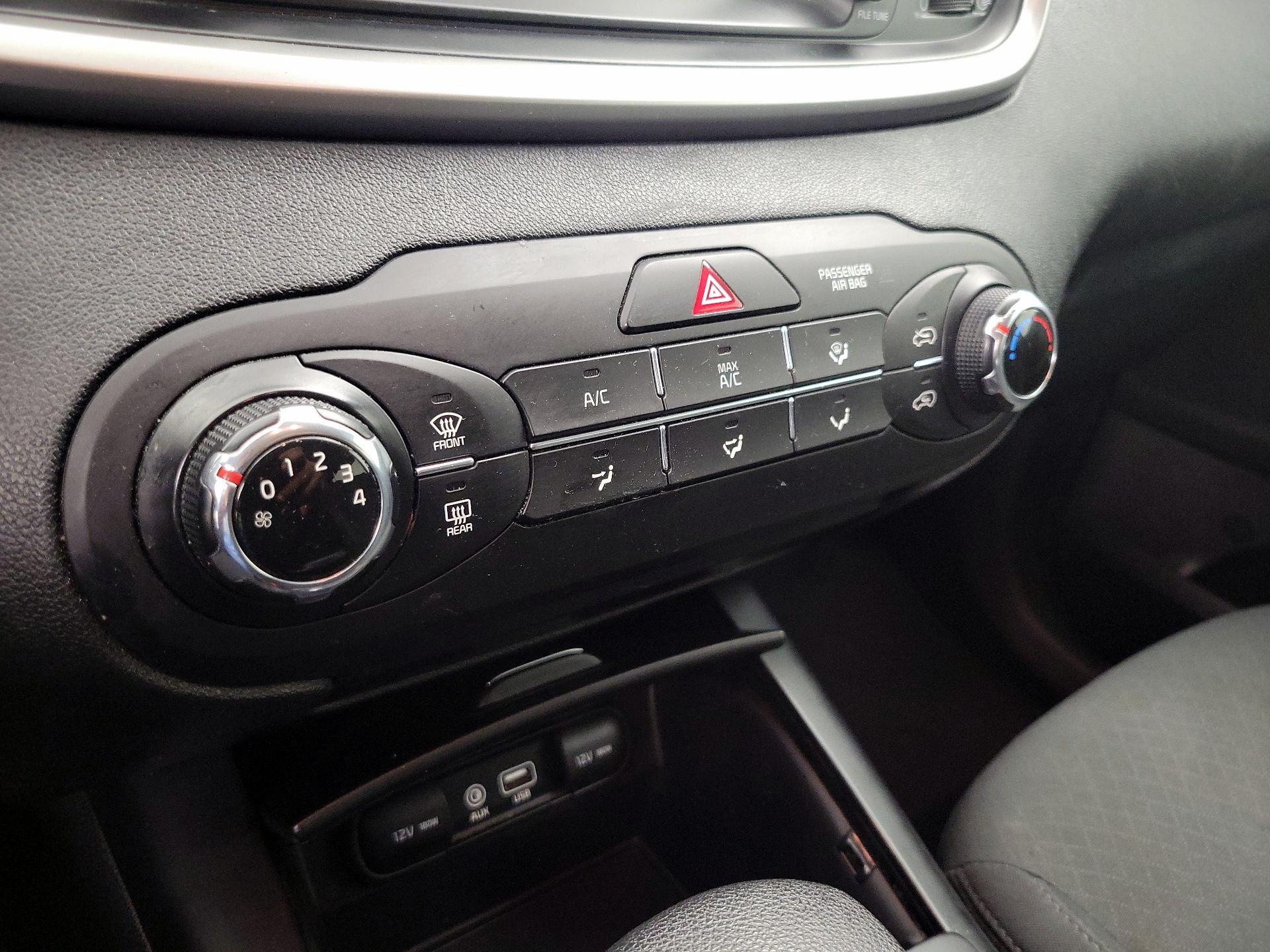 Thumbnail: 2020 Kia Sorento - 16