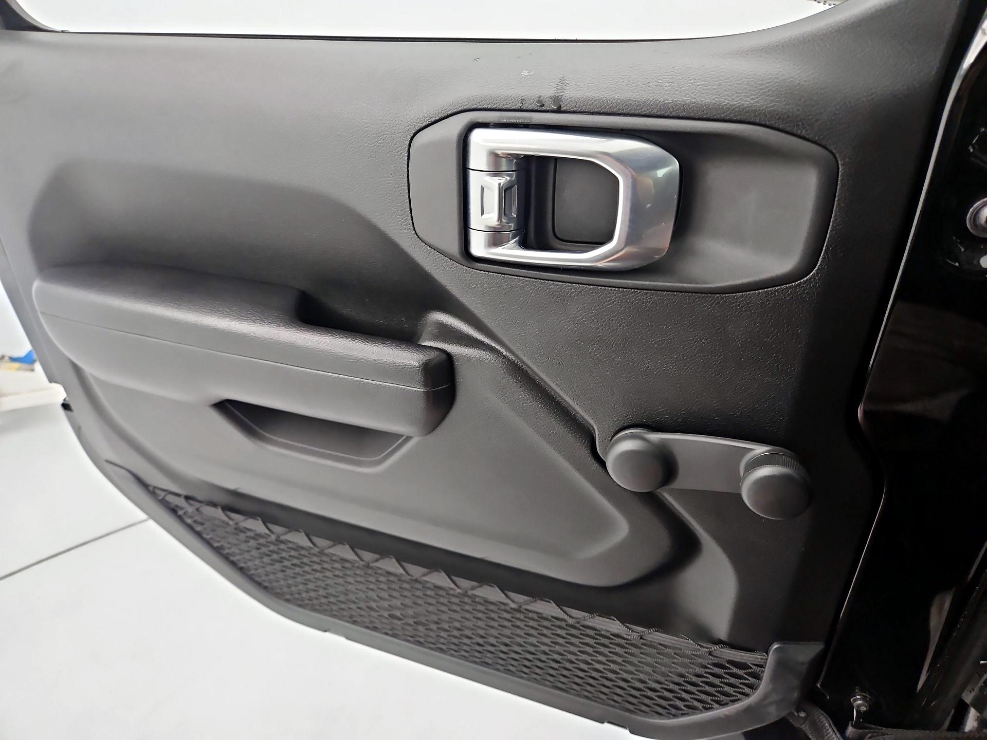 Thumbnail: 2021 Jeep Gladiator - 12