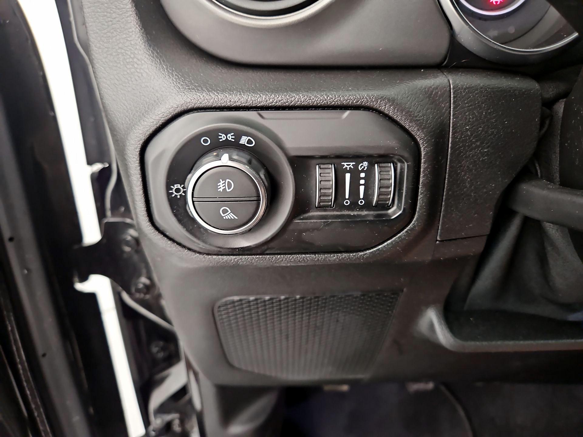 Thumbnail: 2021 Jeep Gladiator - 13