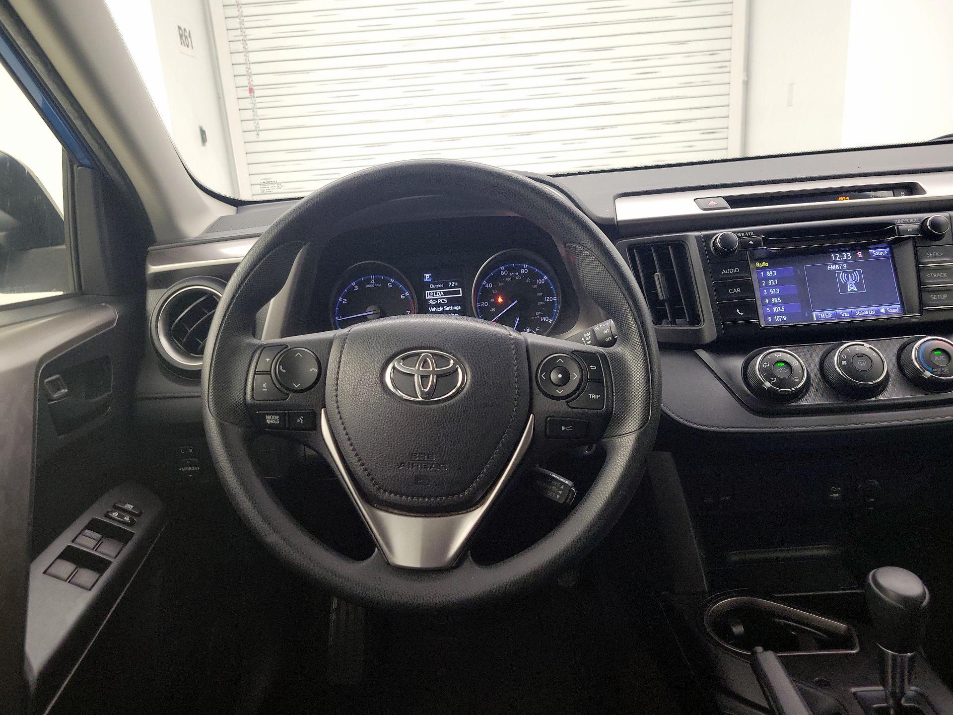Thumbnail: 2018 Toyota RAV4 - 10