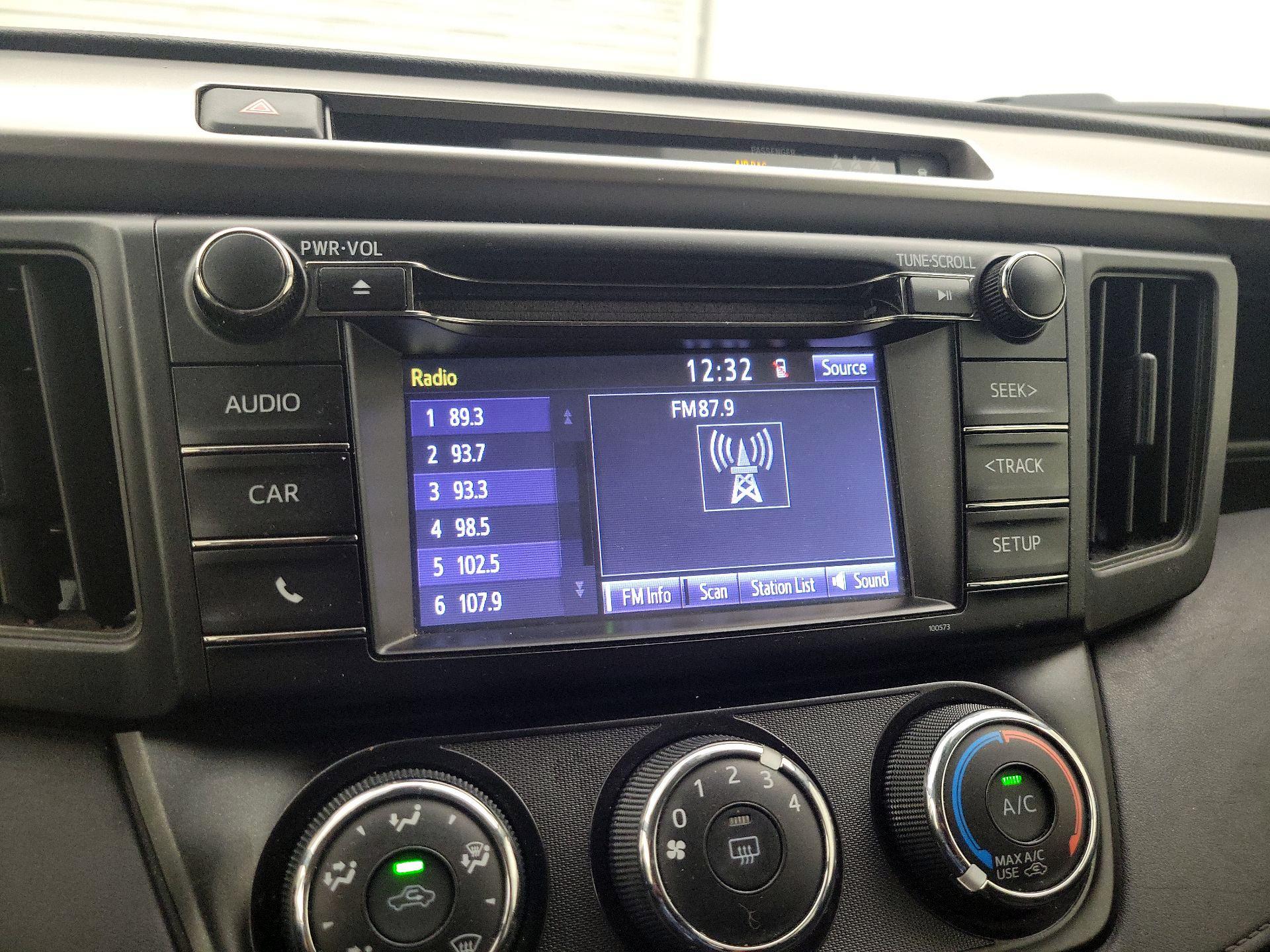 Thumbnail: 2018 Toyota RAV4 - 15