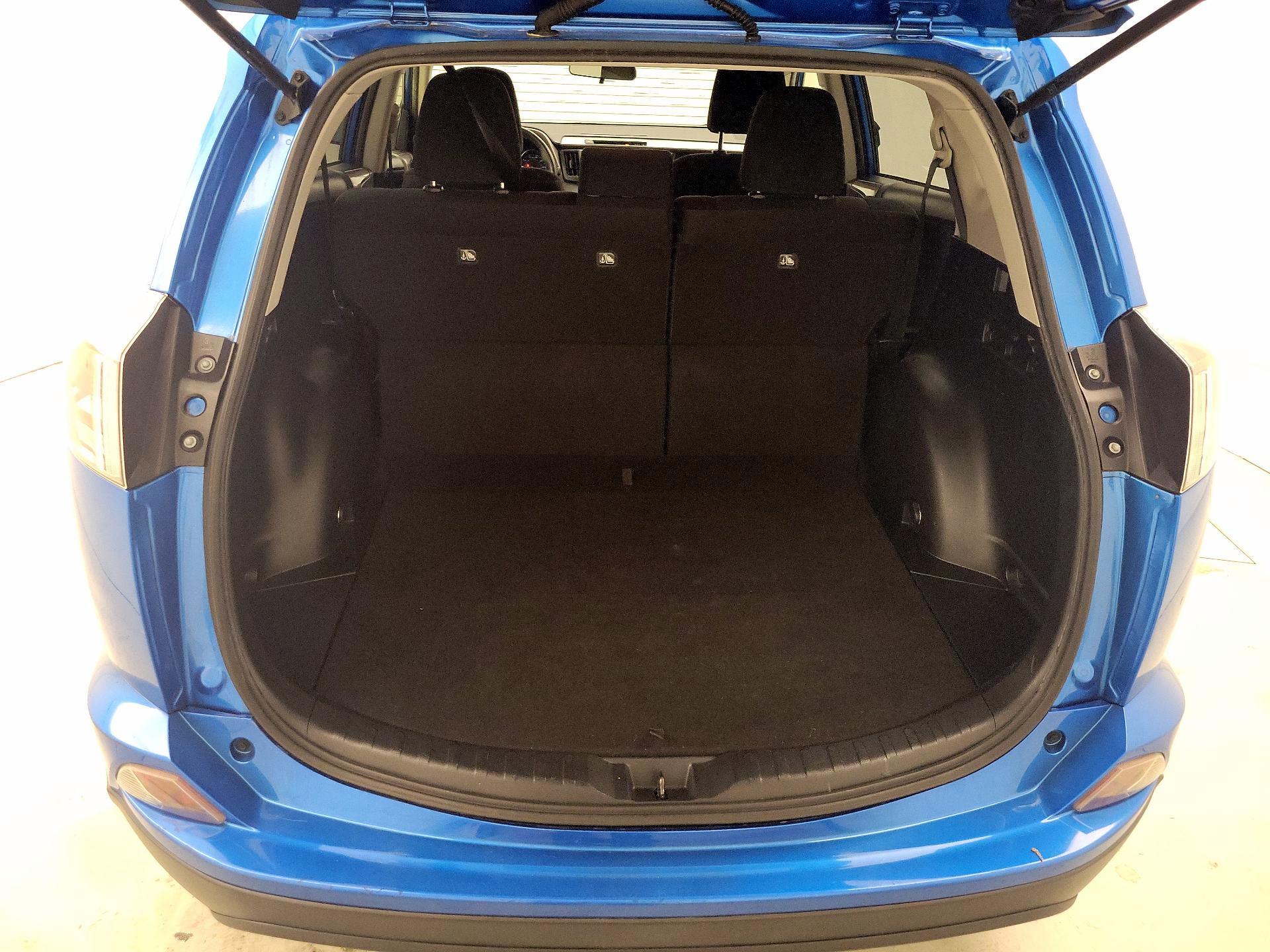 Thumbnail: 2018 Toyota RAV4 - 20