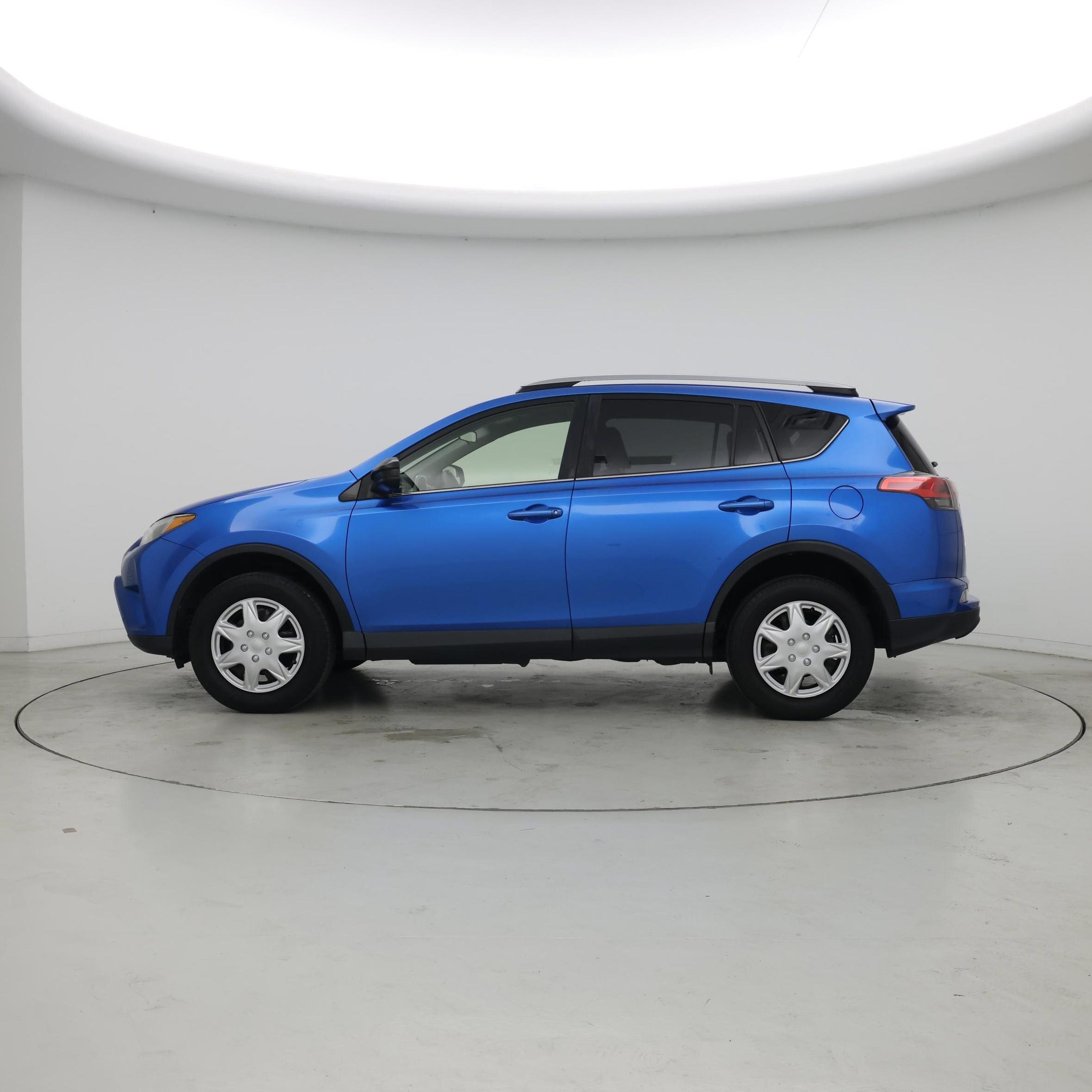 Thumbnail: 2018 Toyota RAV4 - 3