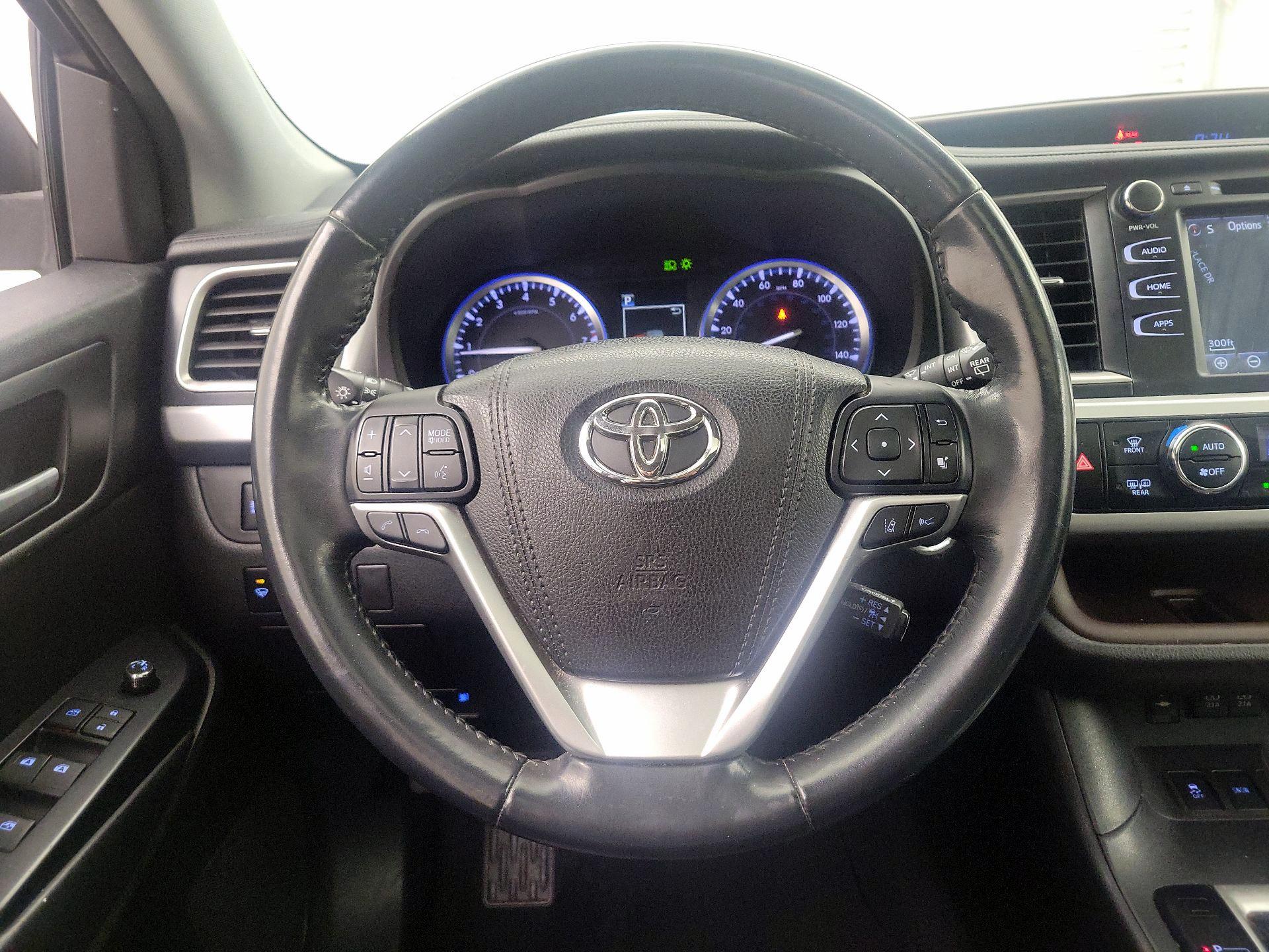 Thumbnail: 2017 Toyota Highlander - 10