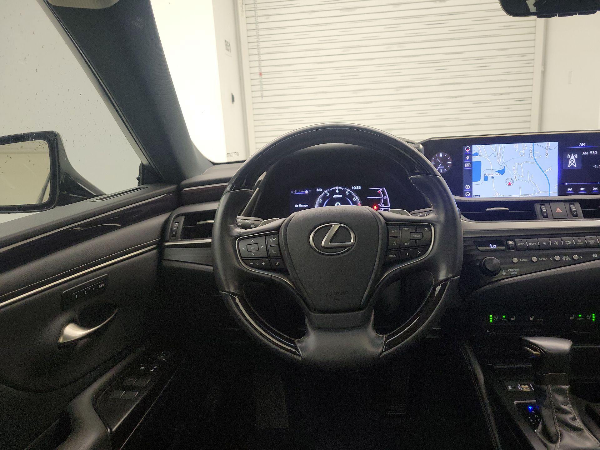 Thumbnail: 2019 Lexus ES - 10