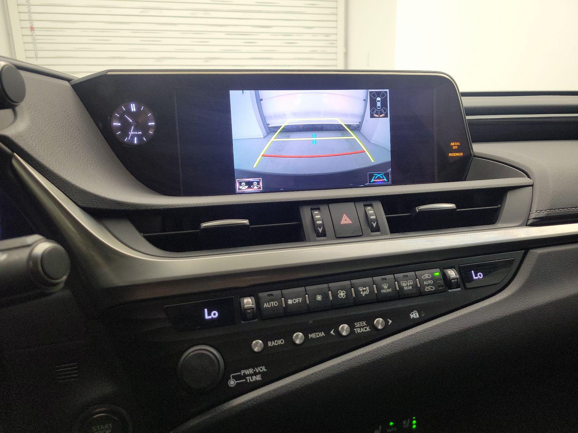 Thumbnail: 2019 Lexus ES - 15