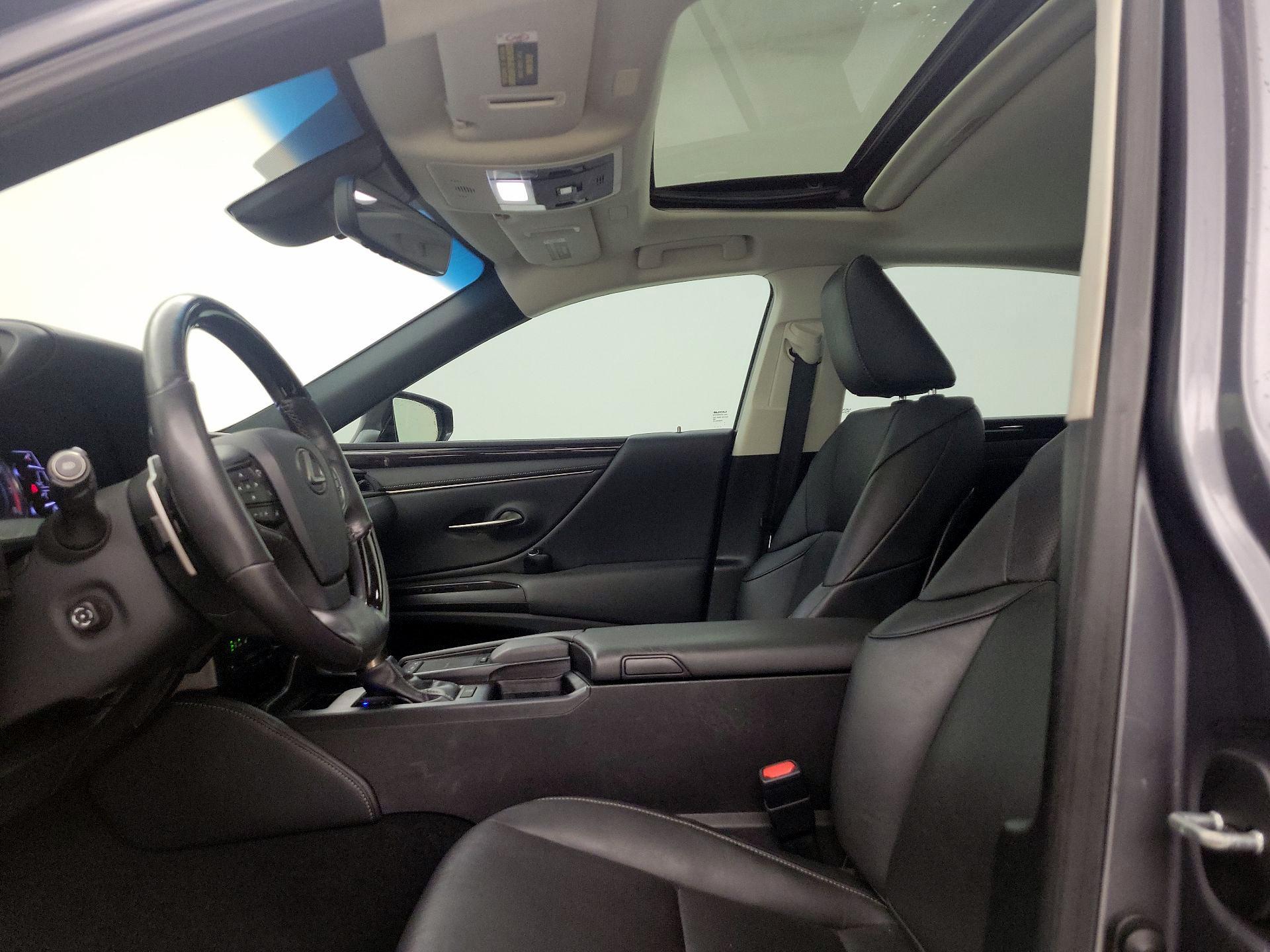 Thumbnail: 2019 Lexus ES - 20