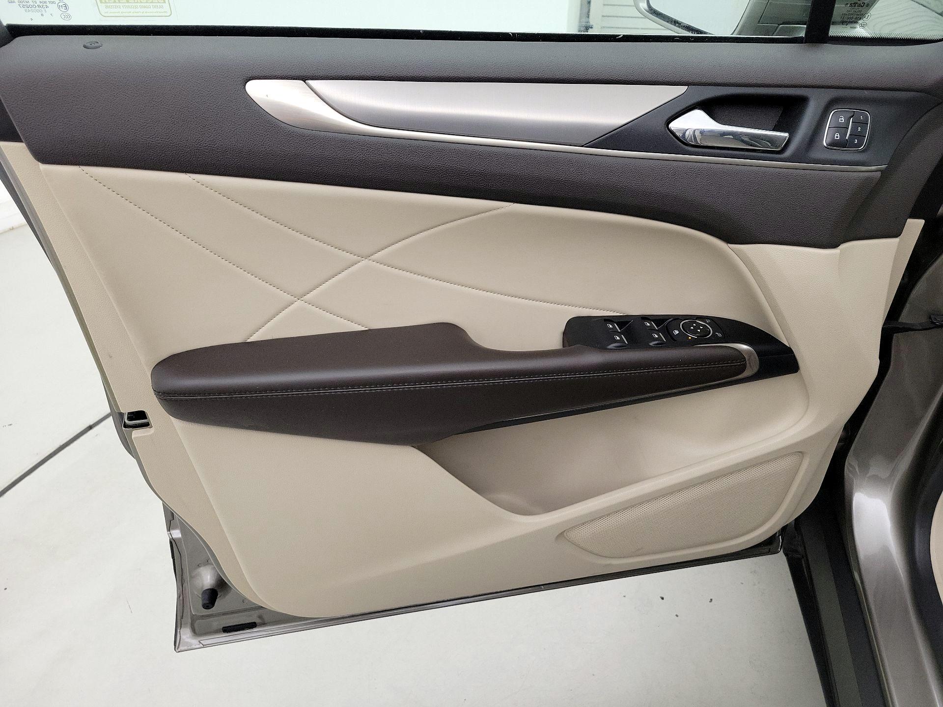 Thumbnail: 2017 Lincoln MKC - 12