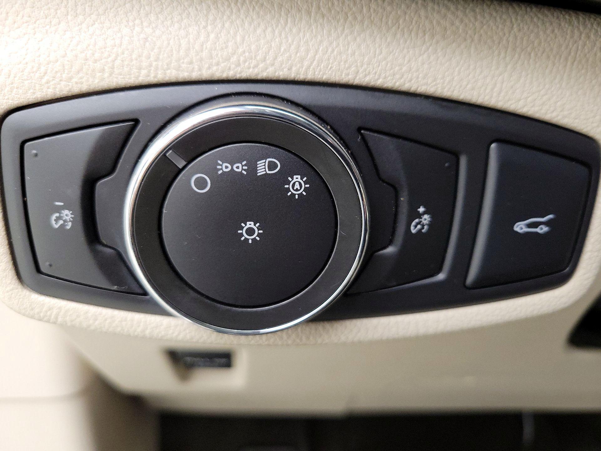 Thumbnail: 2017 Lincoln MKC - 13