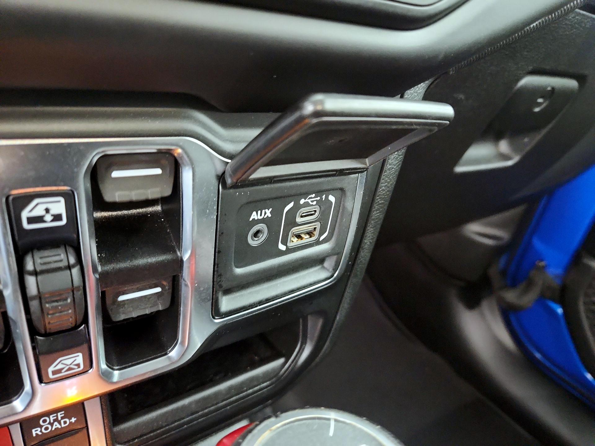 Thumbnail: 2021 Jeep Gladiator - 18