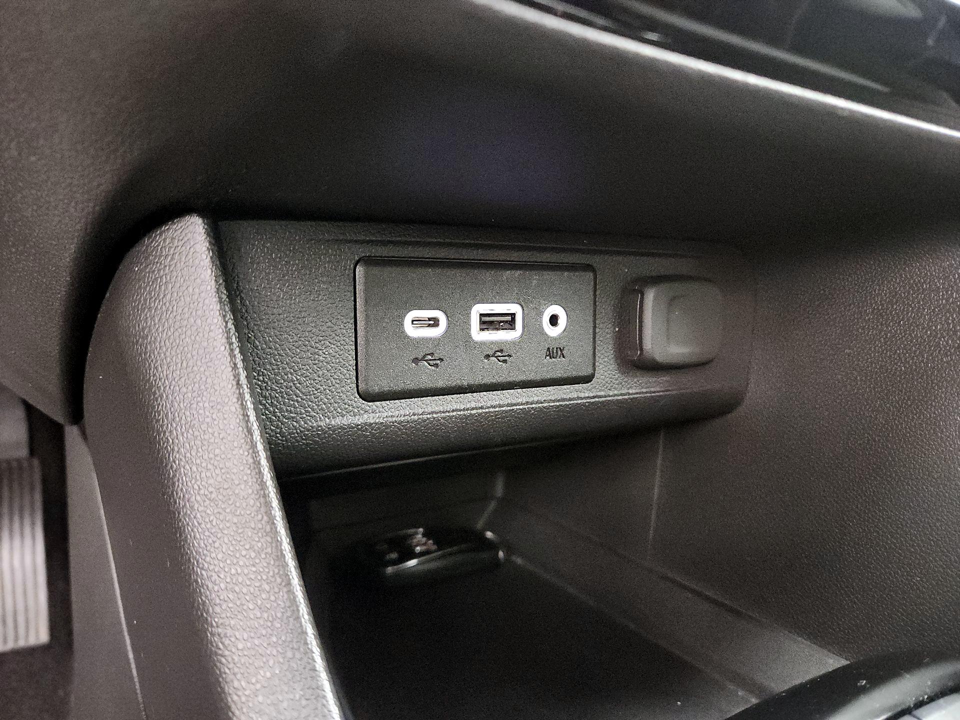 Thumbnail: 2022 Buick Encore GX - 18